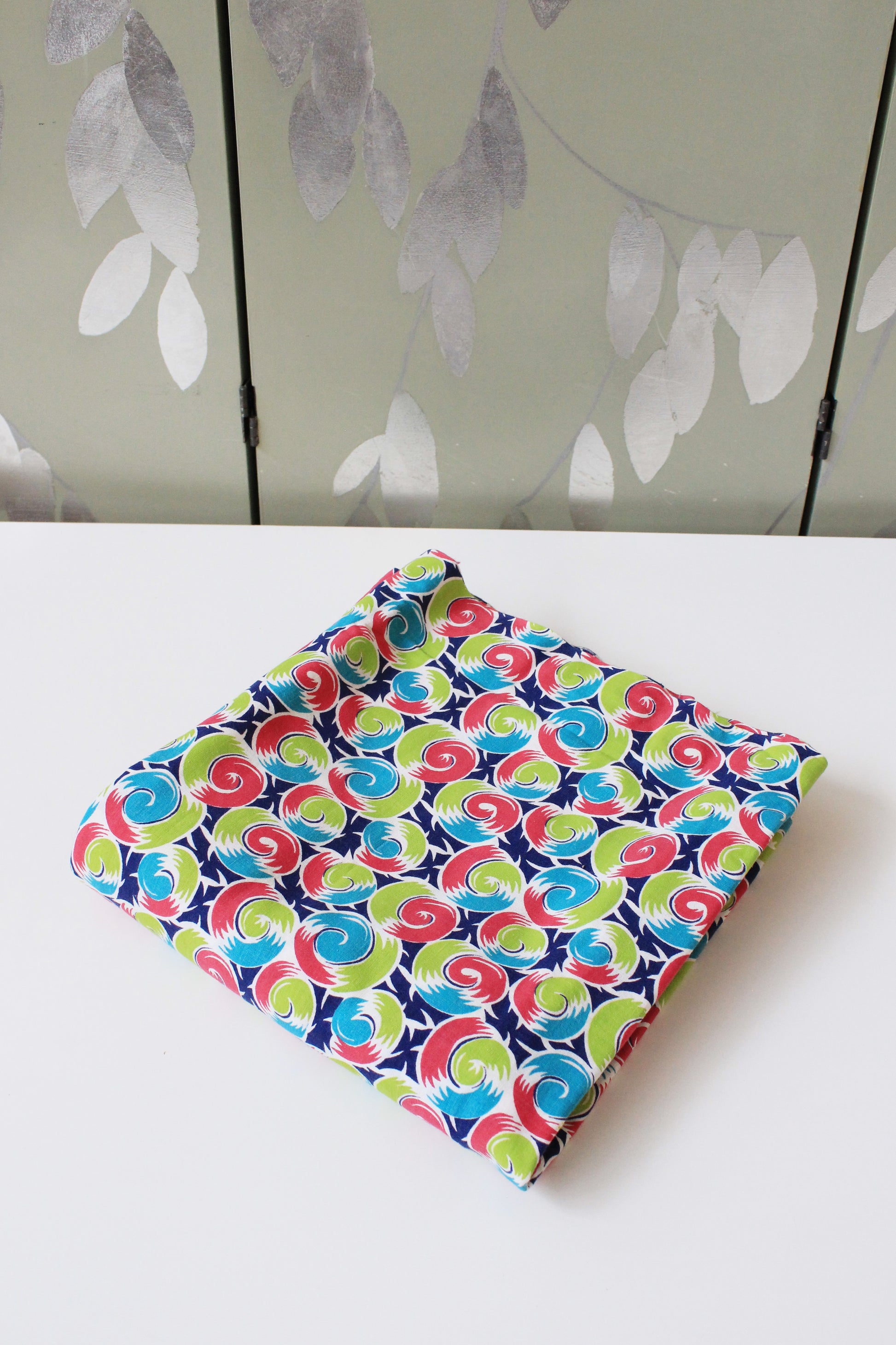 Late 1940s Multicoloured Swirl Print Pattern In Green, Pink And Navy, Multiple Pieces Available
