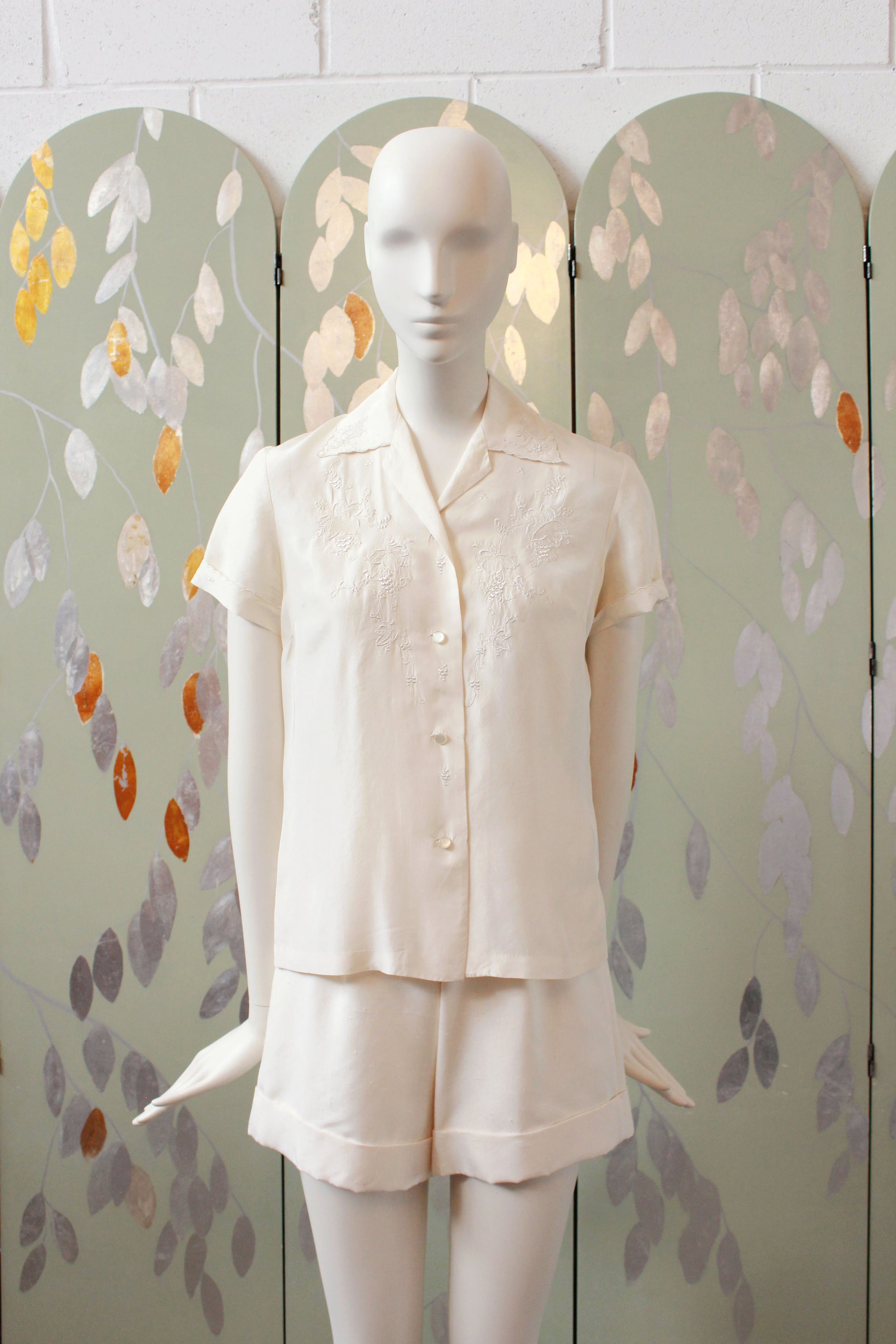 Vintage 1950s Cream Silk Embroidered Short Sleeve Blouse, XS