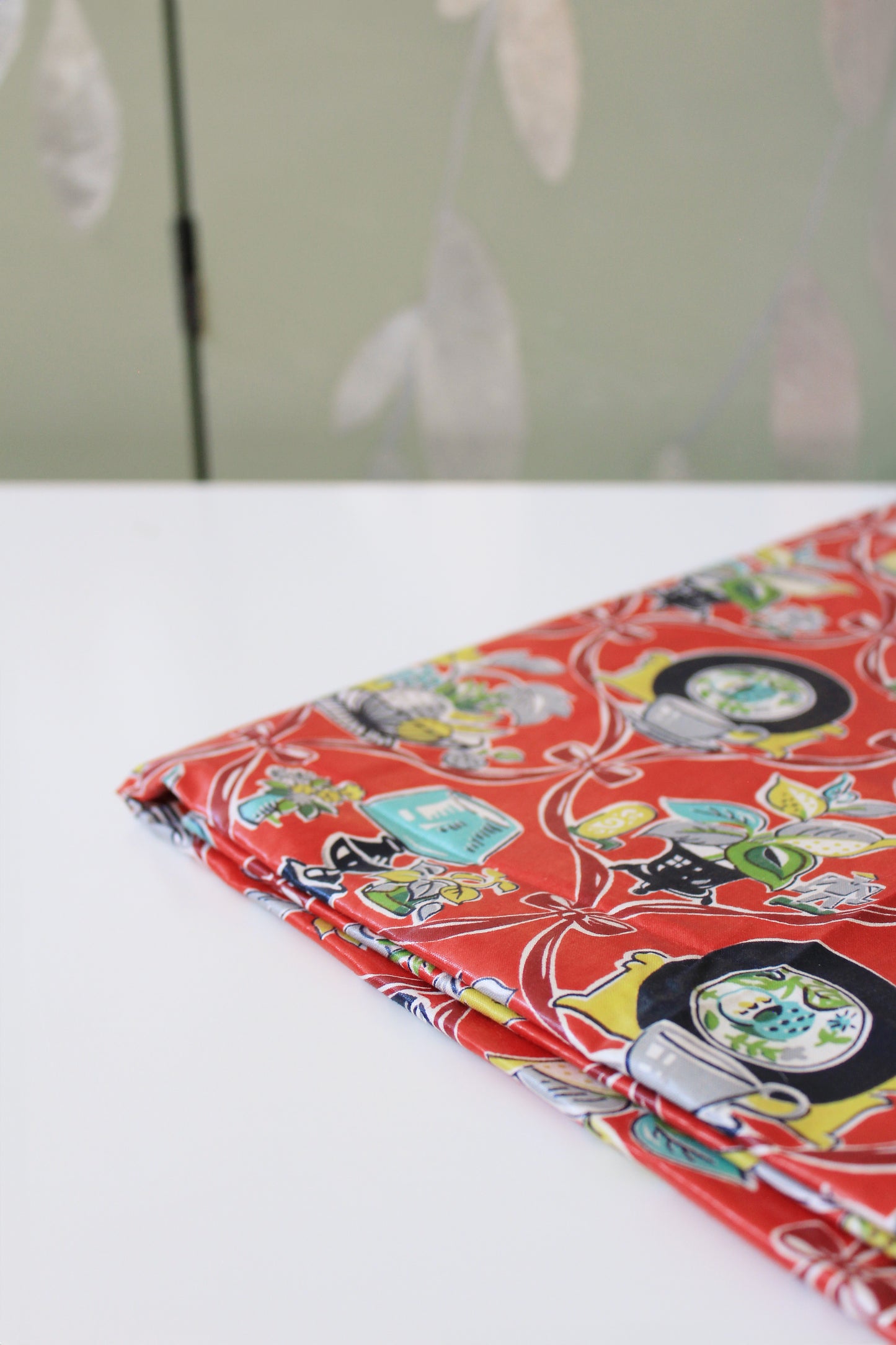 1960s Novelty Fruit Bowl And Floral Print With Bows Polished Cotton Fabric, 3.1 Yards