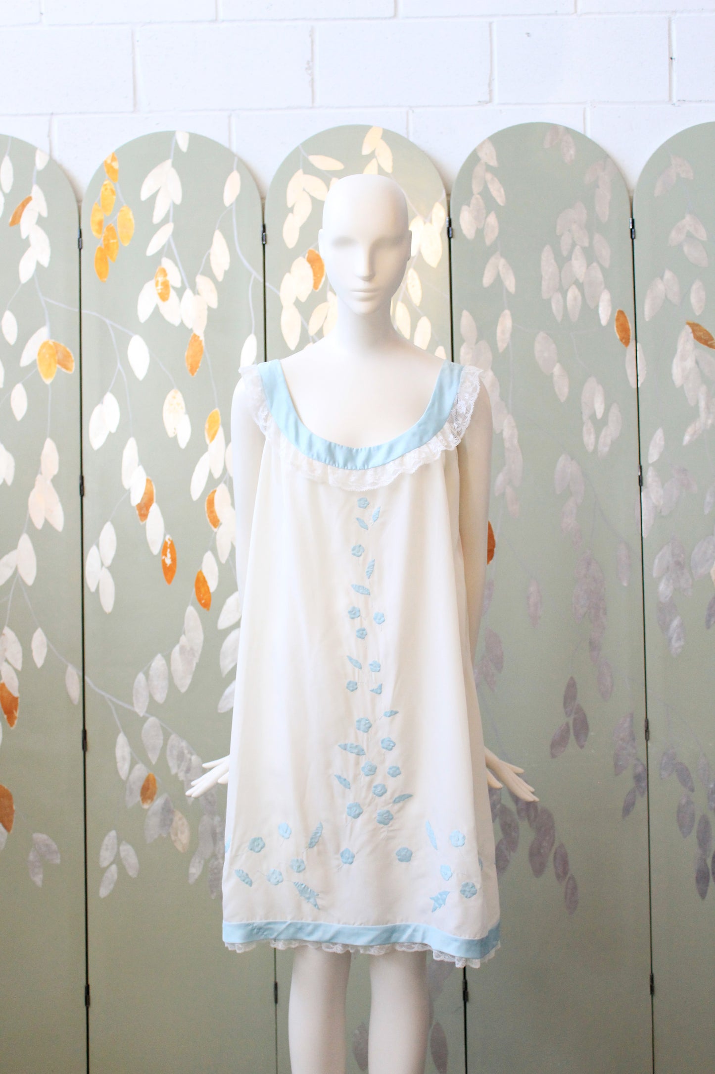1960s Babydoll Nightgown In White With Light Blue Flowers, Large