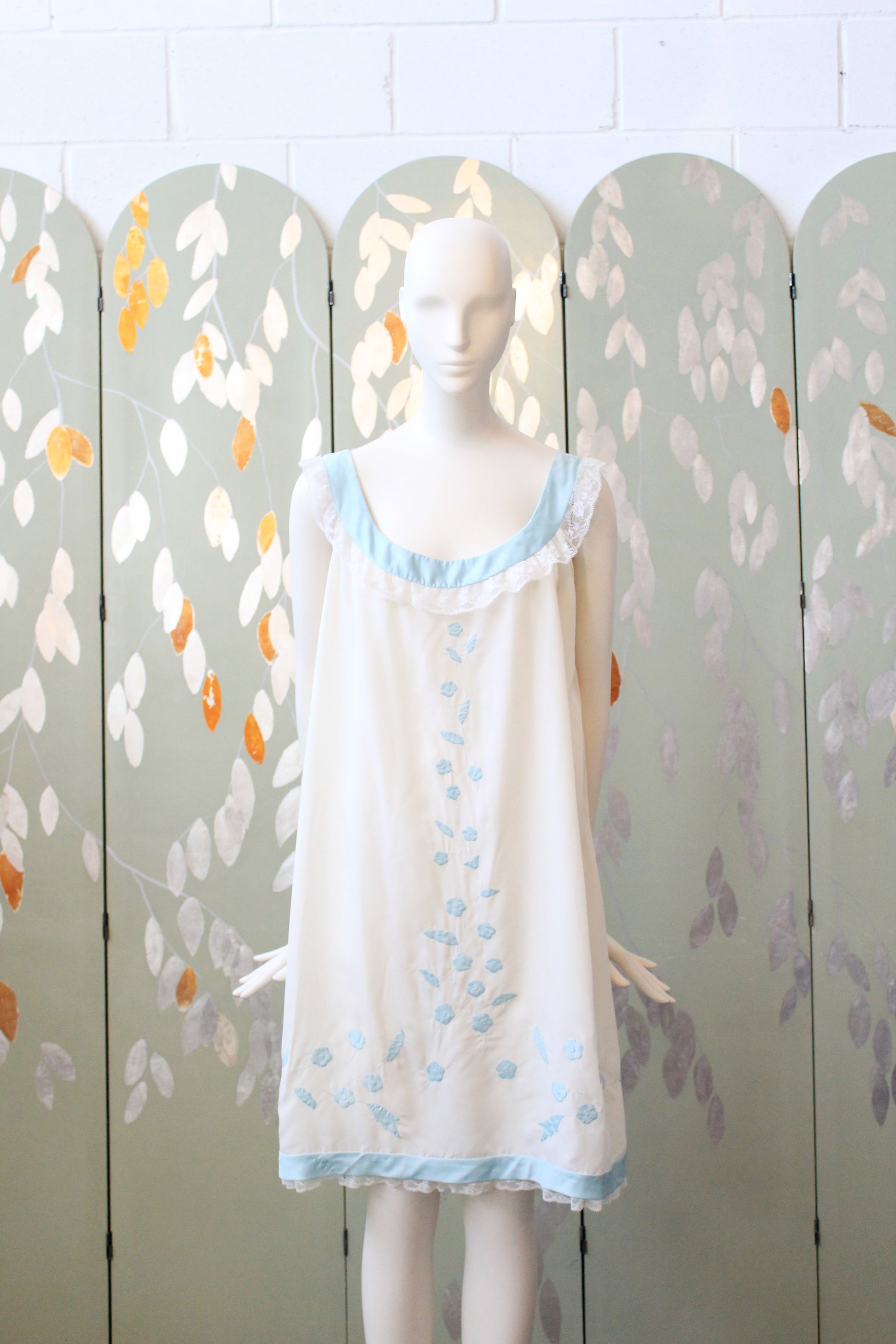 1960s Babydoll Nightgown In White With Light Blue Flowers, Large