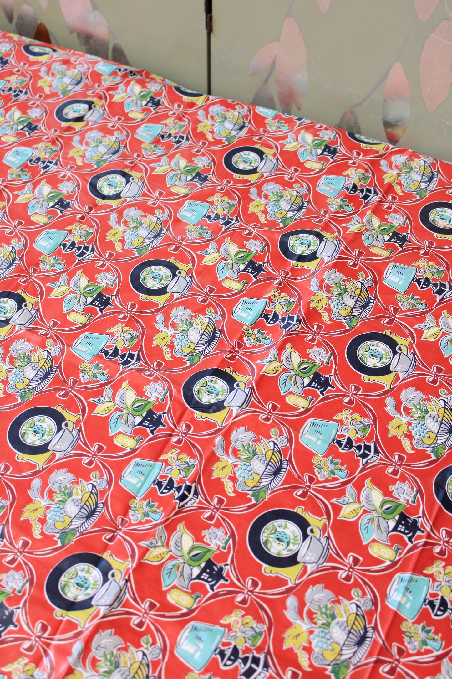 1960s Novelty Fruit Bowl And Floral Print With Bows Polished Cotton Fabric, 3.1 Yards