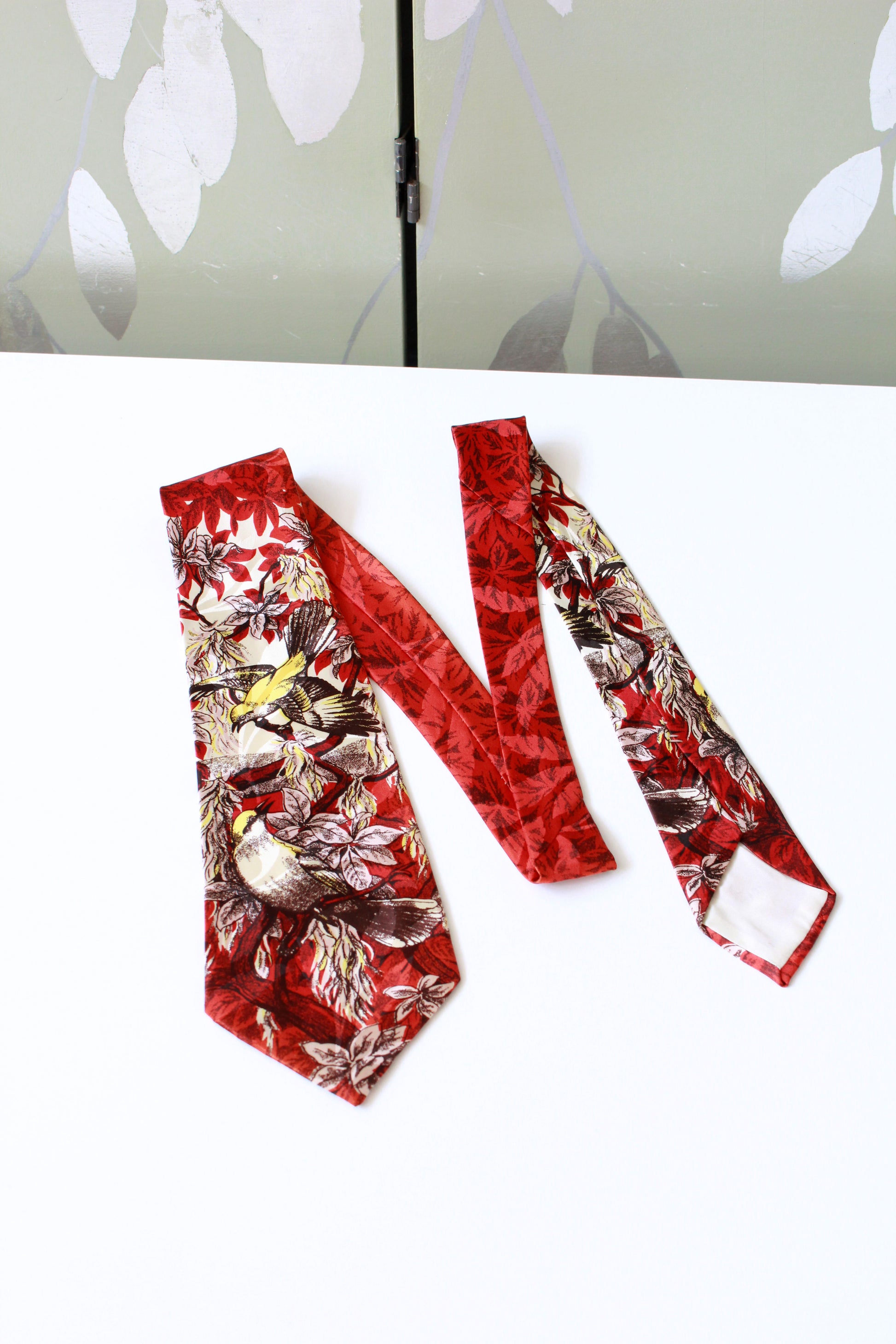 Vintage 1940s Rayon Tie With Red And Yellow Mockingbirds