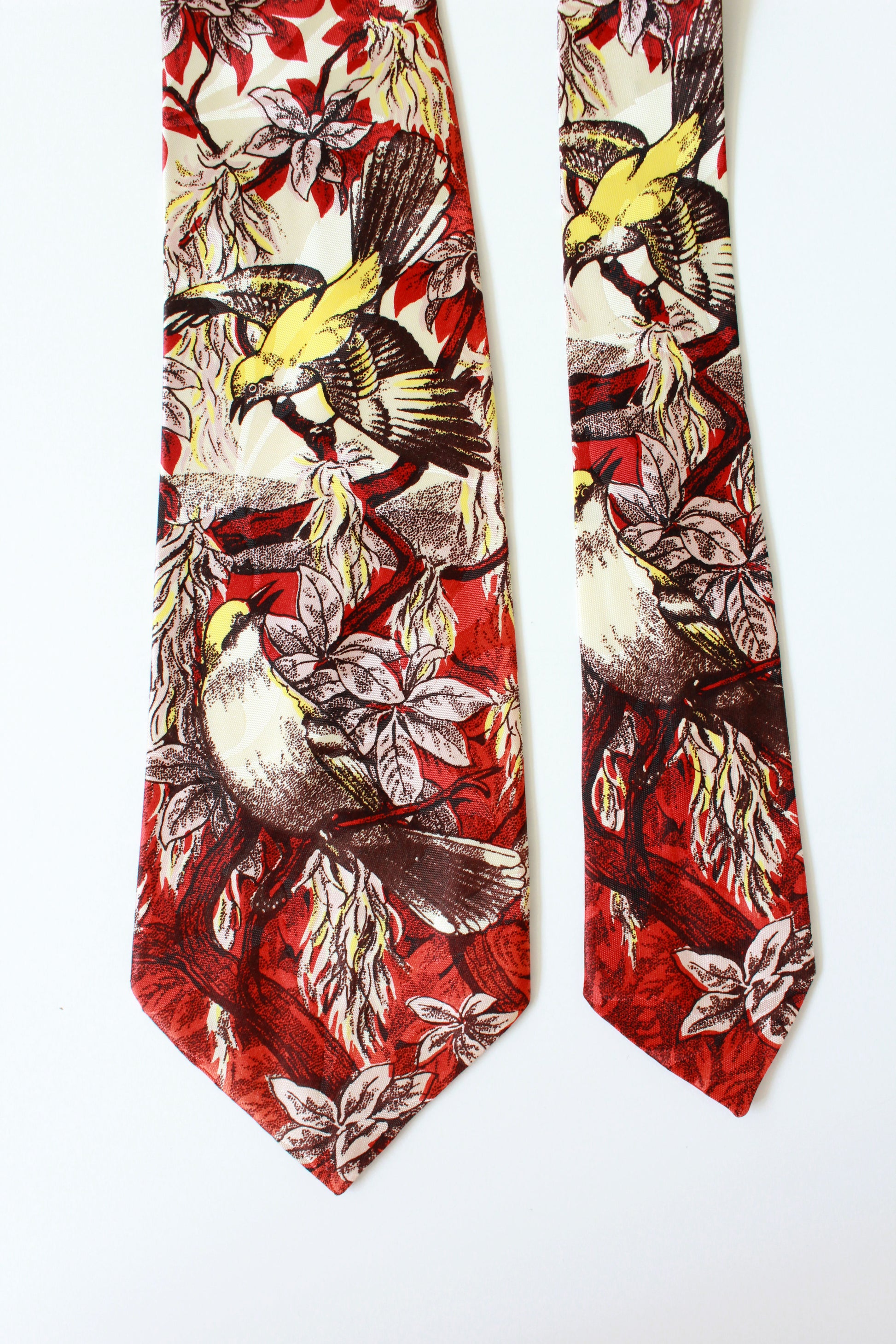 Vintage 1940s Rayon Tie With Red And Yellow Mockingbirds