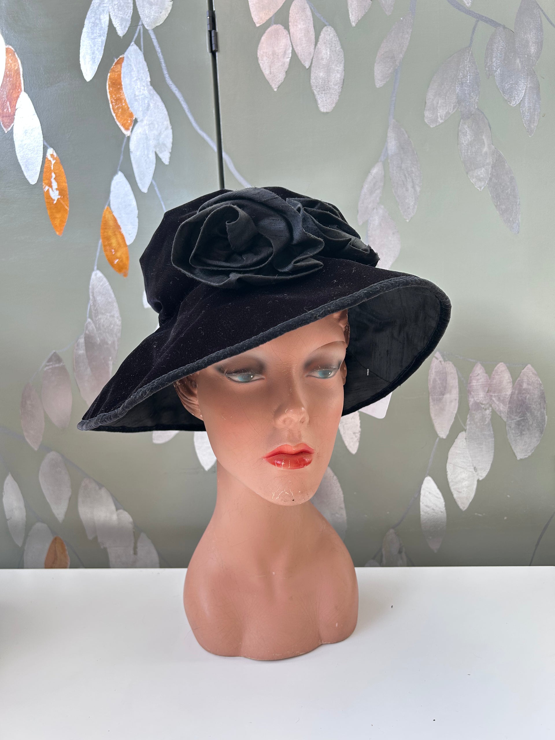 Black Hat Velvet Ribbon By Alma Hats Of Oakland California Vintage 1940 Vintage Black Velvet Hat Noir 40s Feather Tilt Wide Brim  main image 3