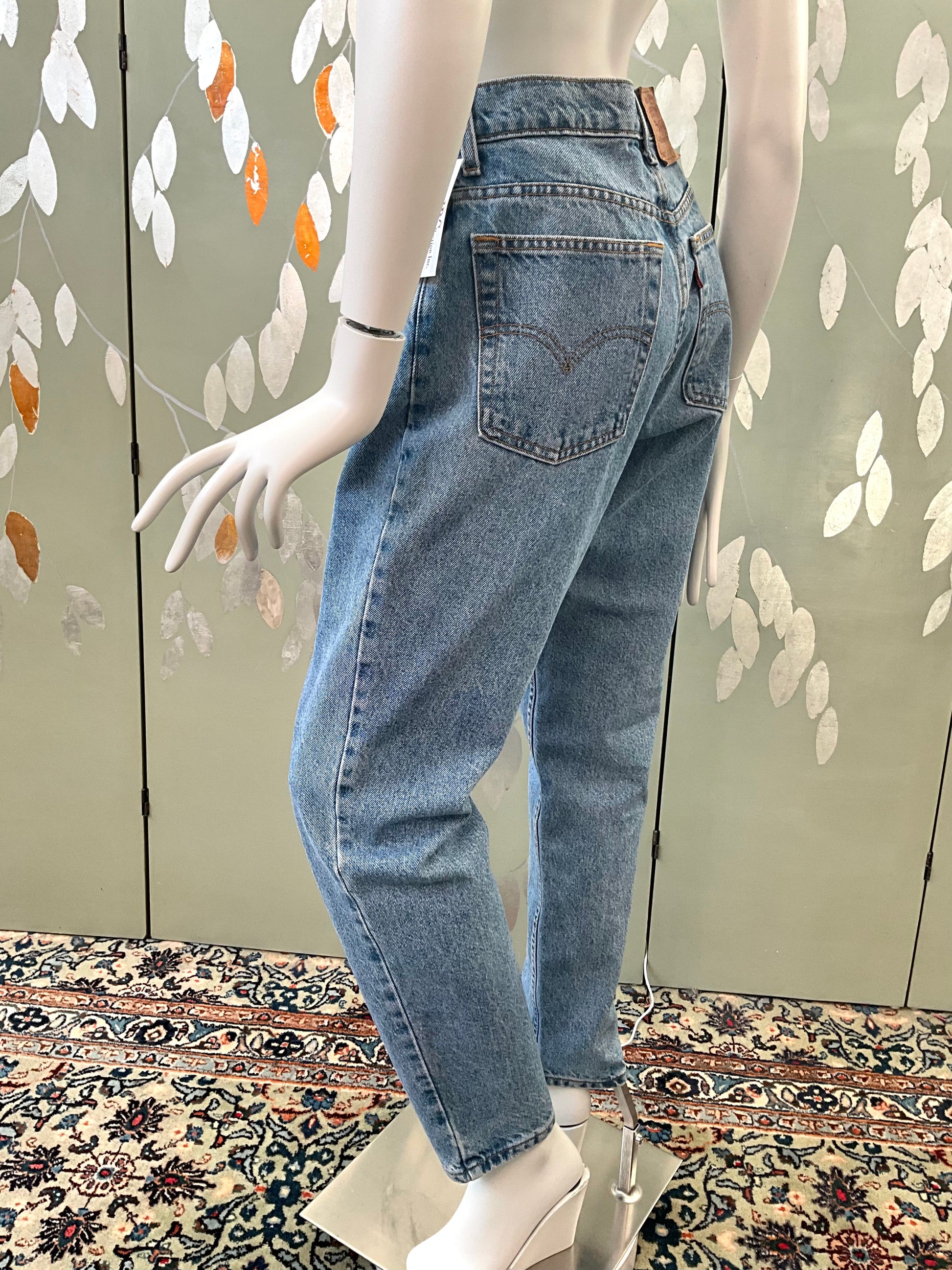 Vintage 1990s Blue Denim Levi's 551 Tapered Jeans, W30"