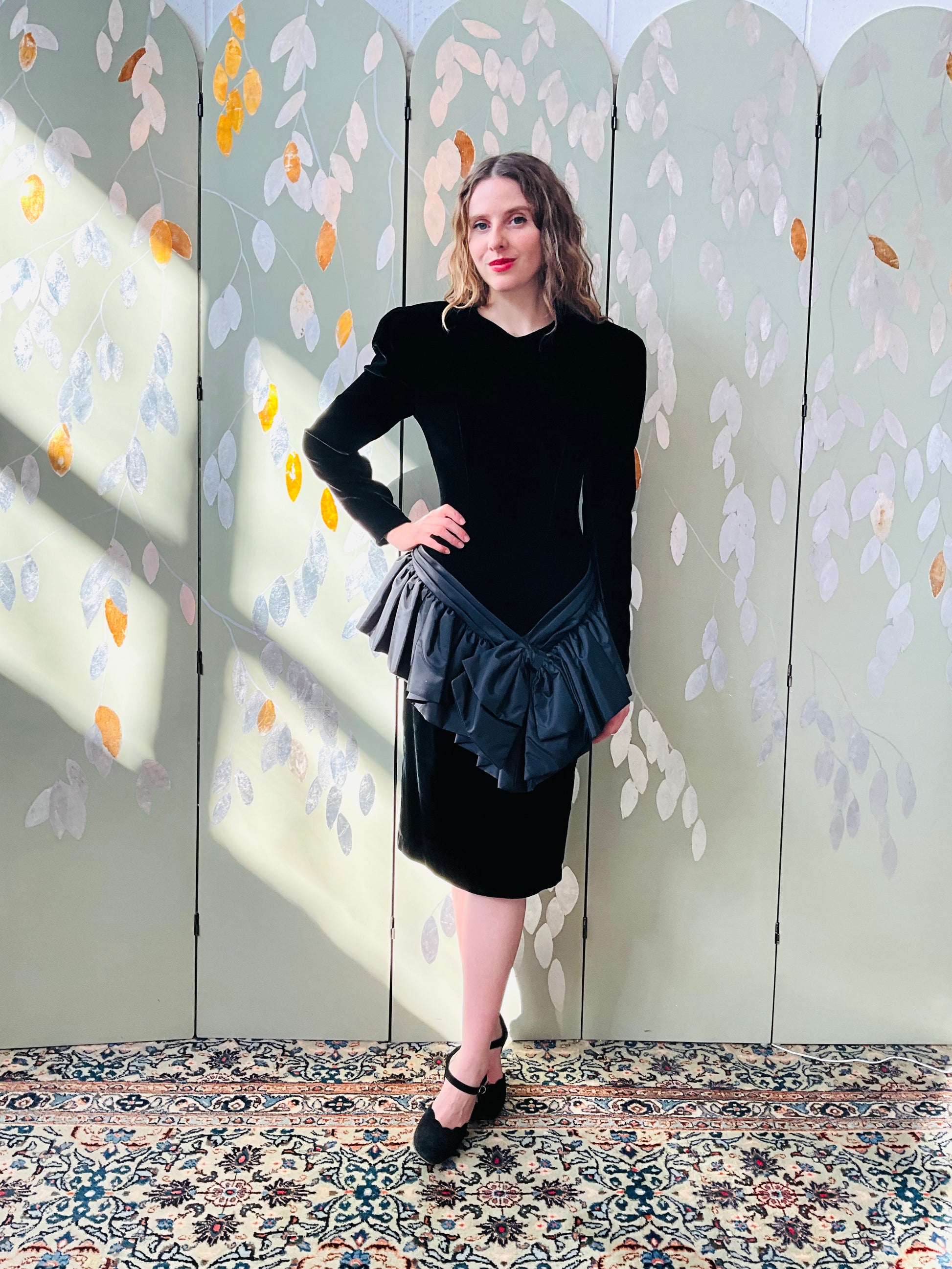 Vintage 1980s Black Long Sleeve Velvet Cocktail Dress with Taffeta Bow – Ian Drummond Vintage