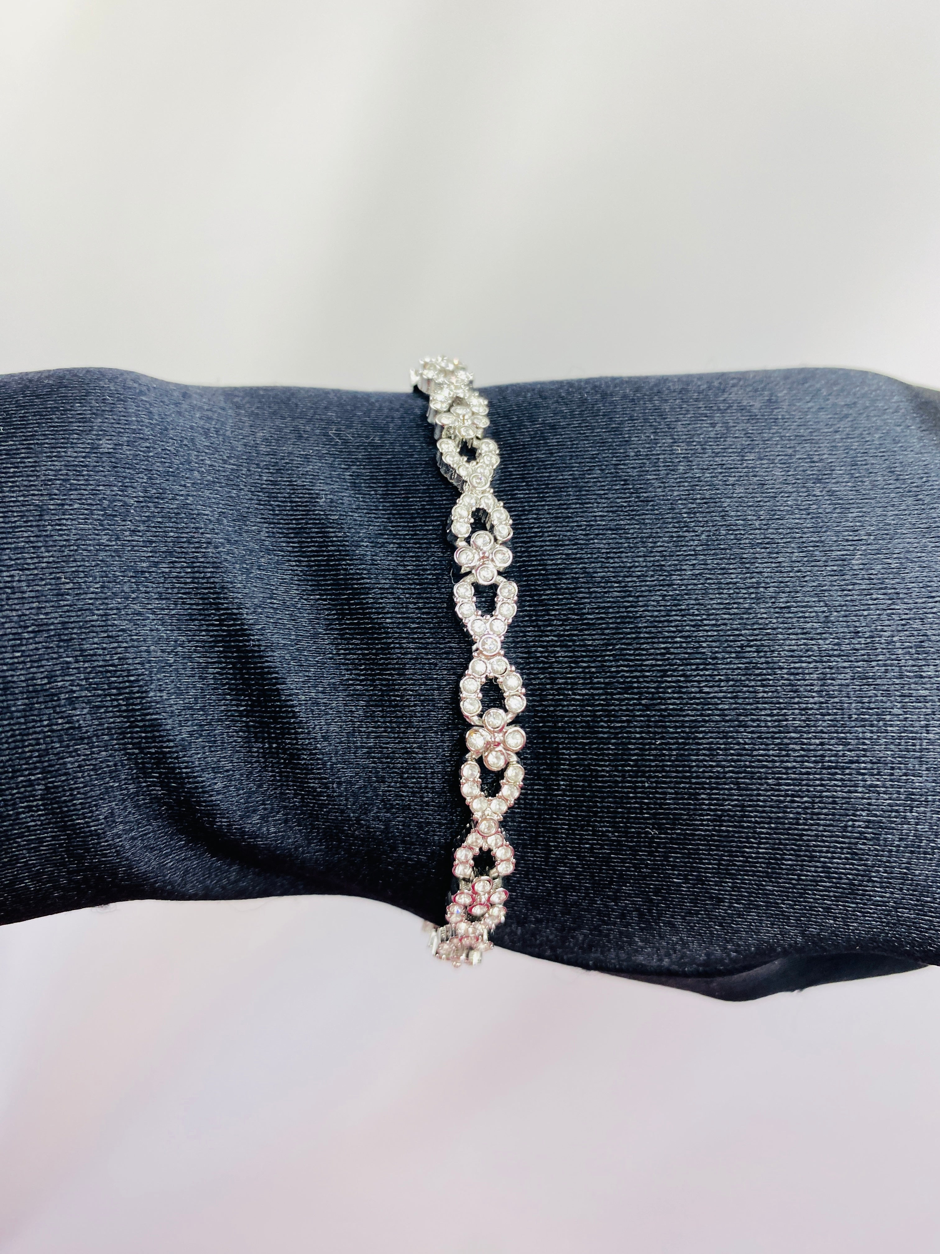 Vintage 1940s Dainty Rhinestone Link Bracelet