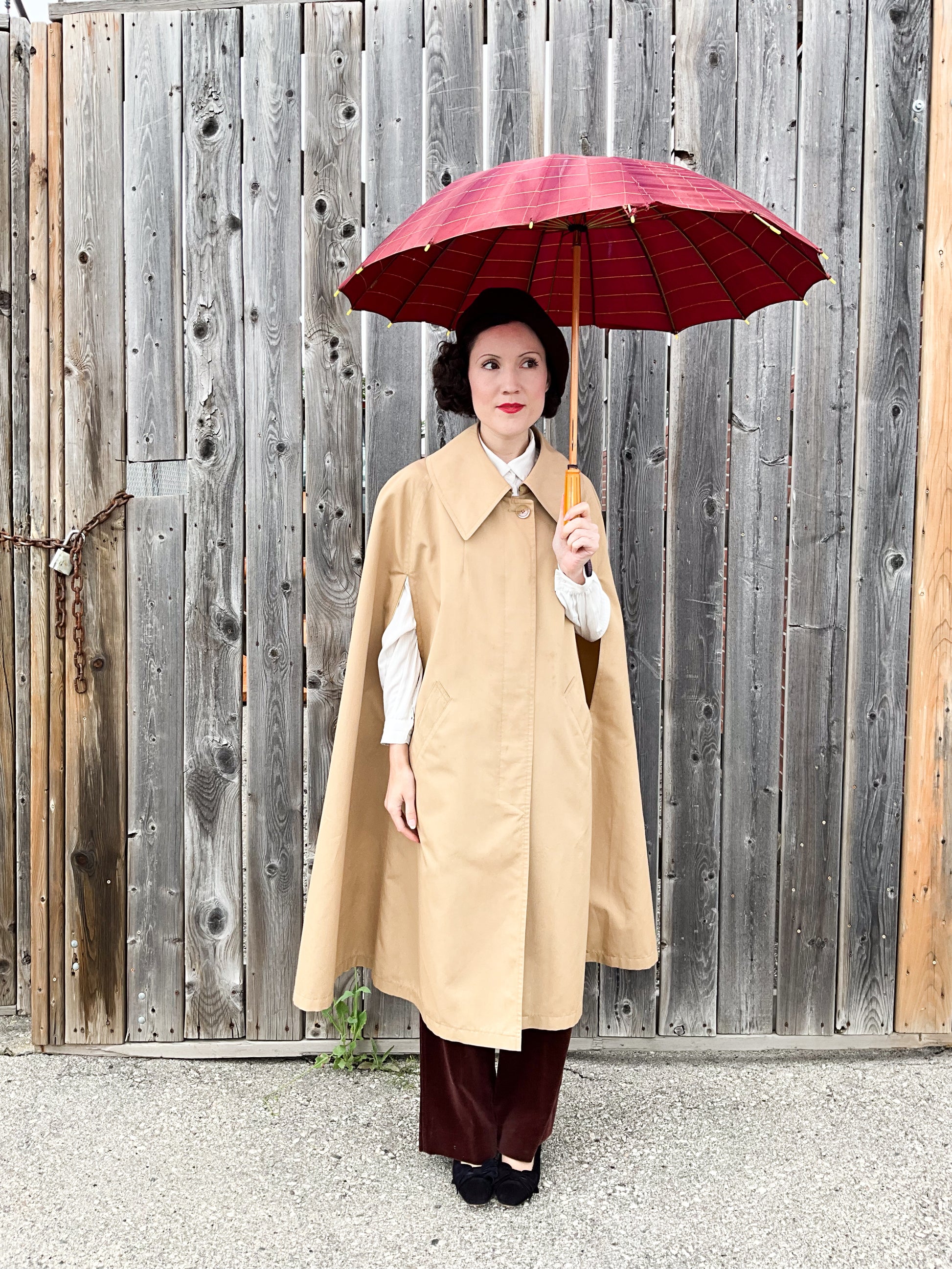 Vintage 1970s Misty Harbour Tan Cape, Large