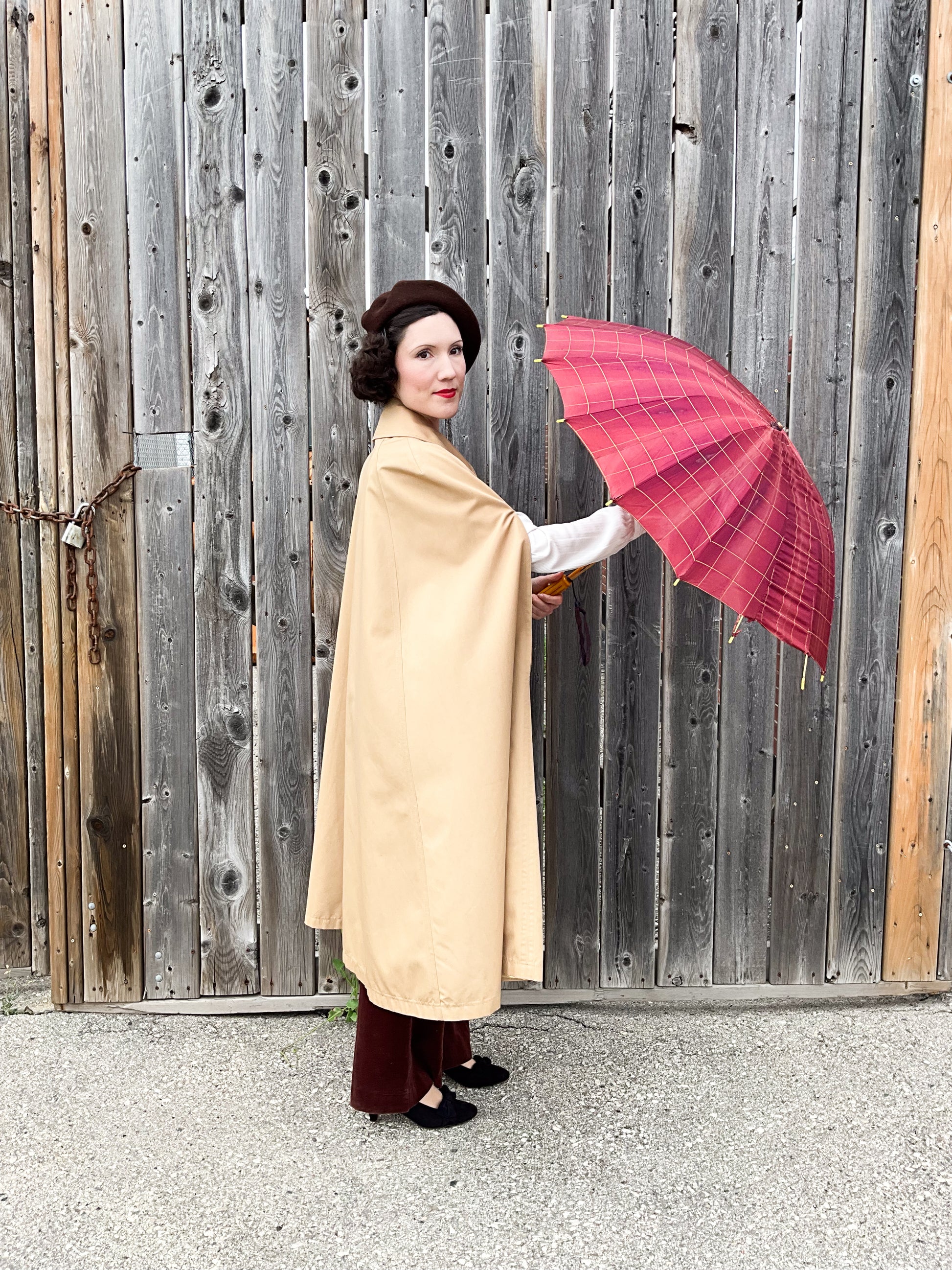 Vintage 1970s Misty Harbour Tan Cape, Large