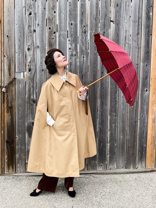Vintage 1970s Misty Harbour Tan Cape, Large