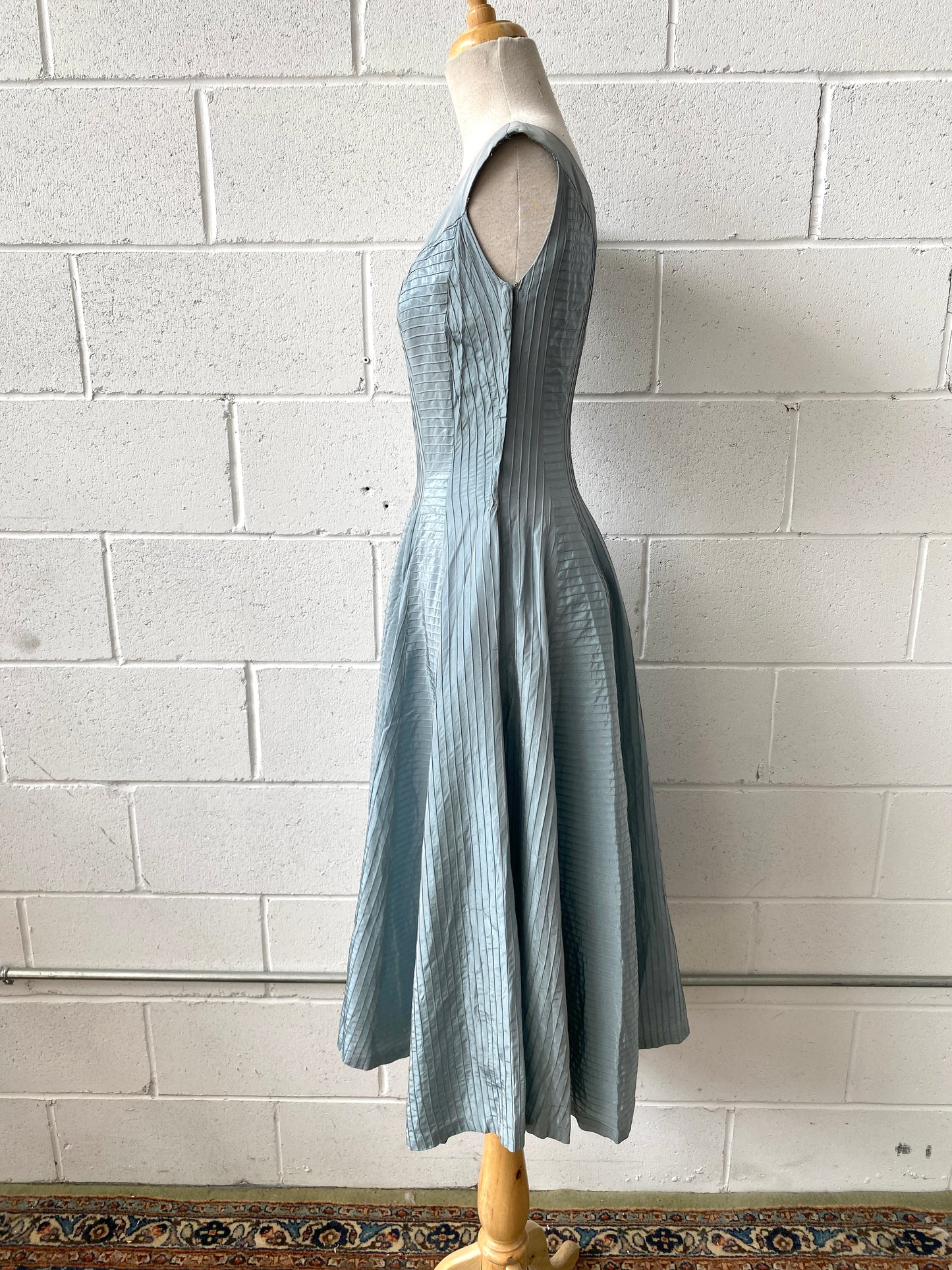 Vintage 1940s Ice Blue Taffeta Princess Dress, W25"