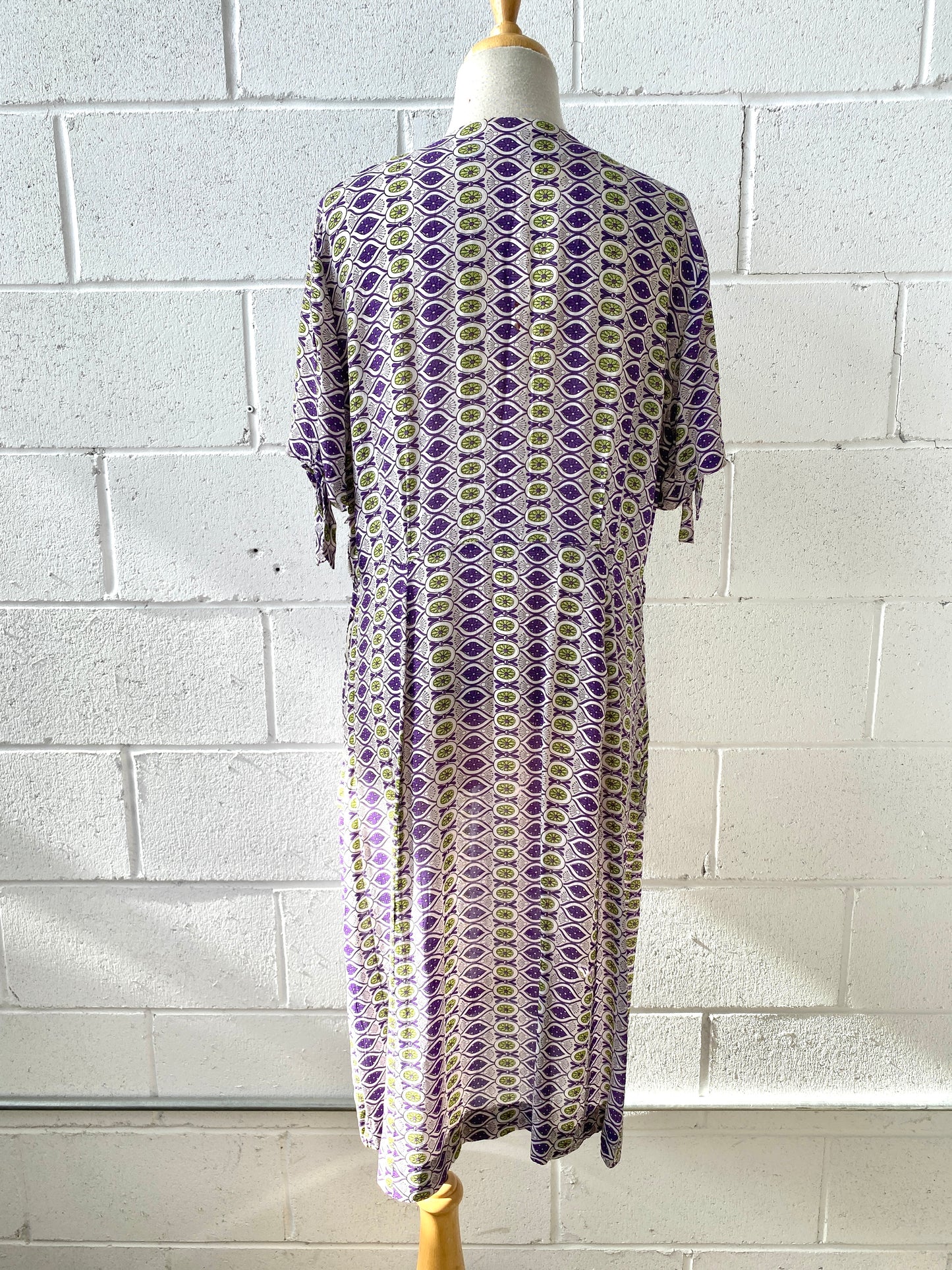 Vintage 1940s Purple & Green Print Silk Day Dress, B44"