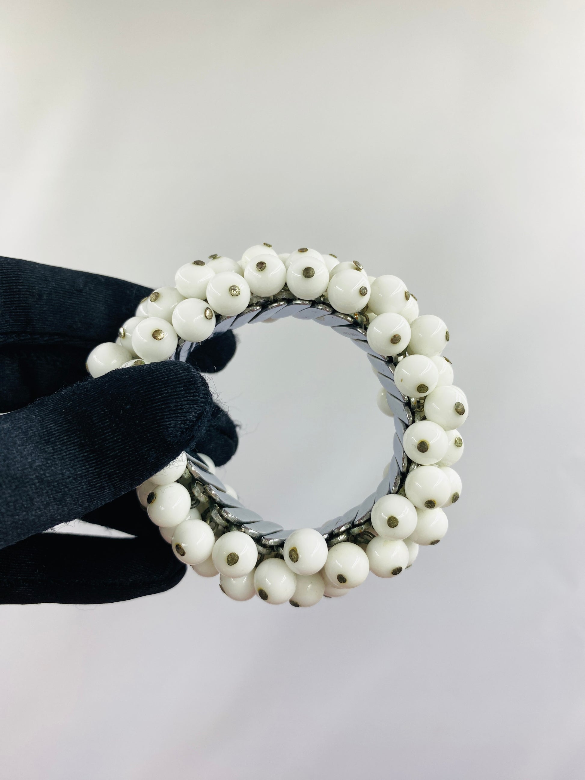 Vintage 1950s White Glass Bead Cha Cha Expansion Bracelet