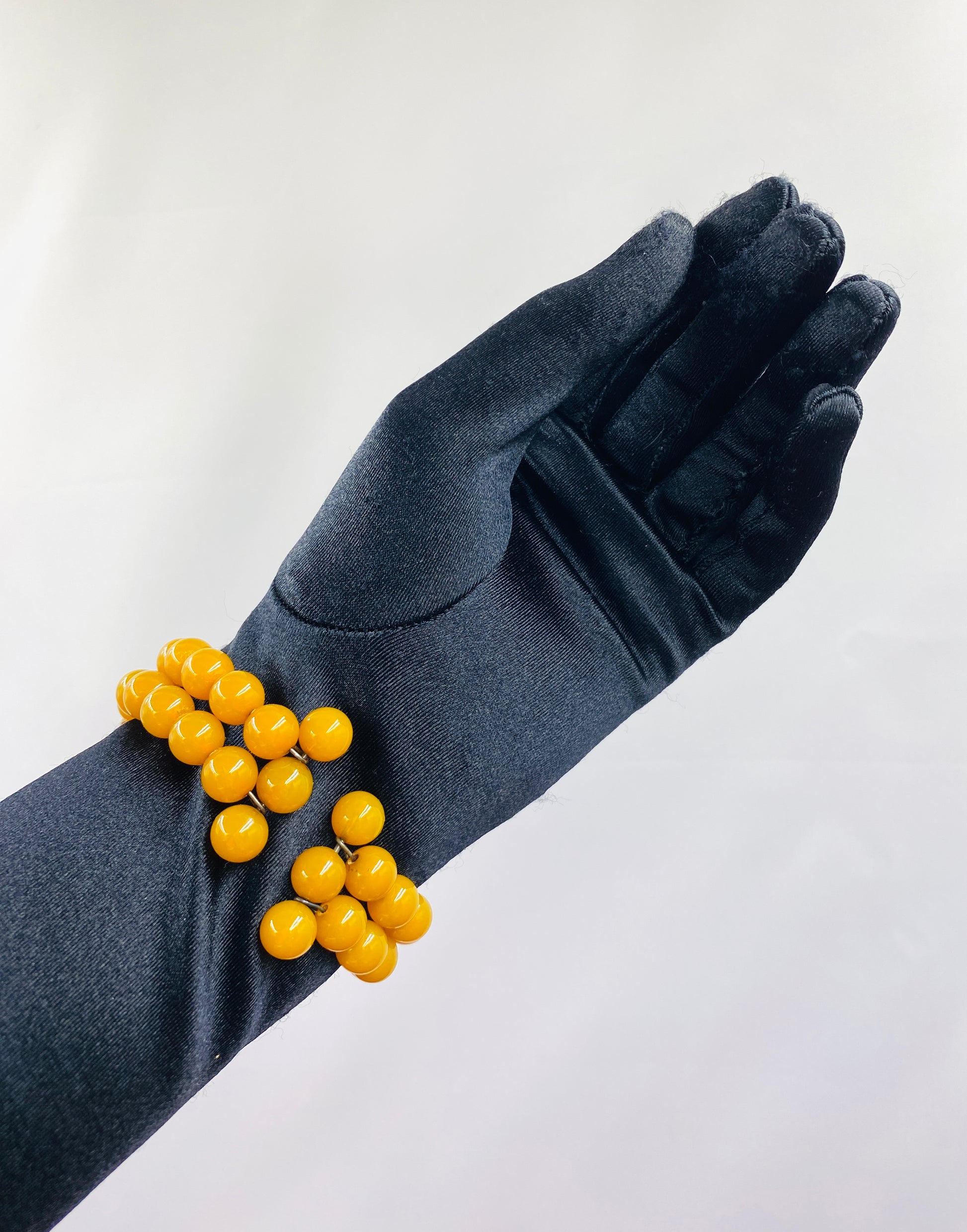 Vintage 1940s Orange Acrylic Graduated Bead Bracelet