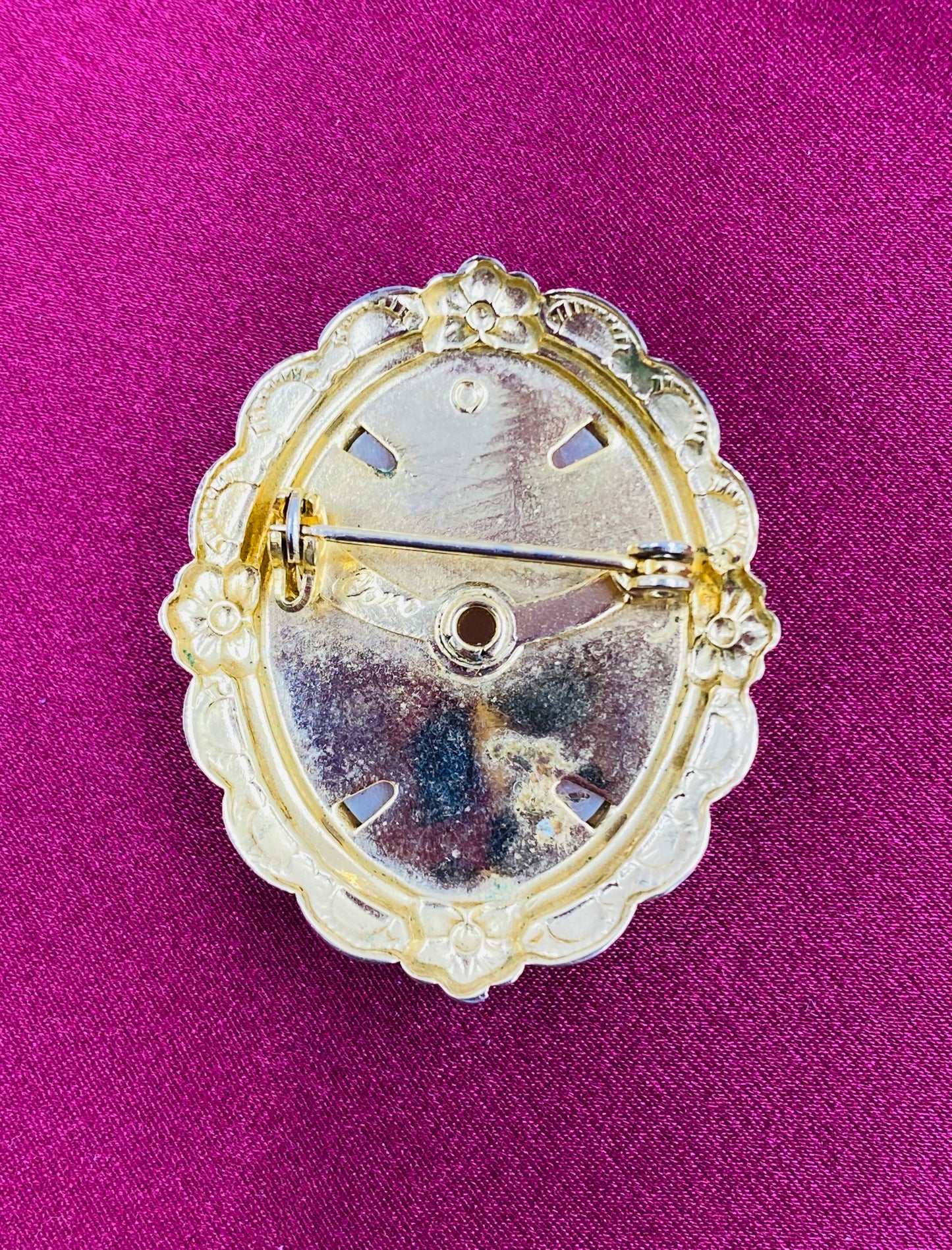 Vintage 1950s Pink & Gold Cameo Shell Brooch by Coro 