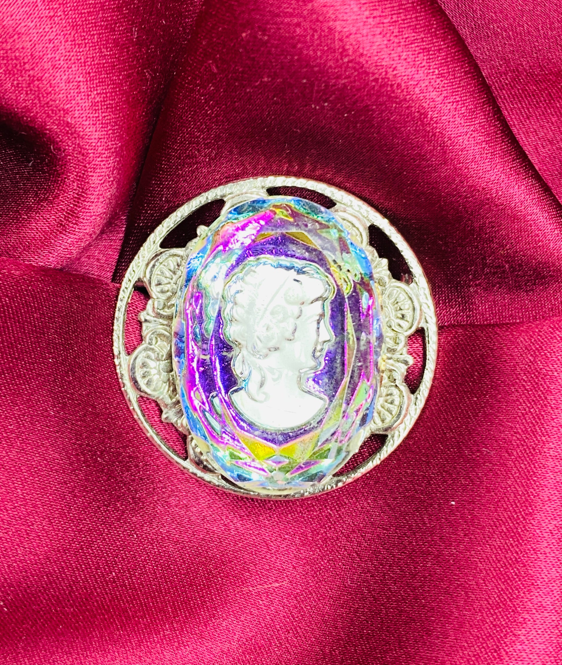 Vintage Round Cameo Clear Cabochon Brooch