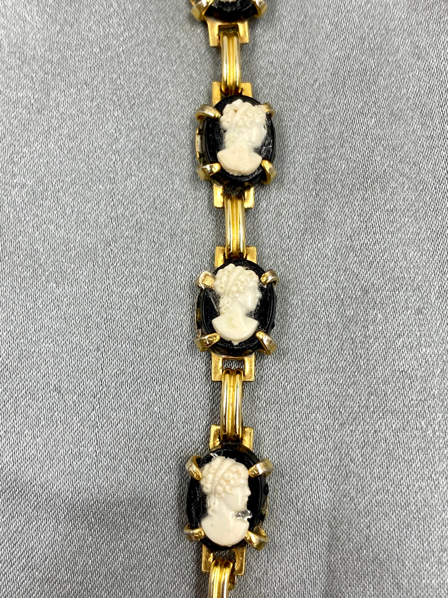 Vintage Goldtone Cameo Link Bracelet