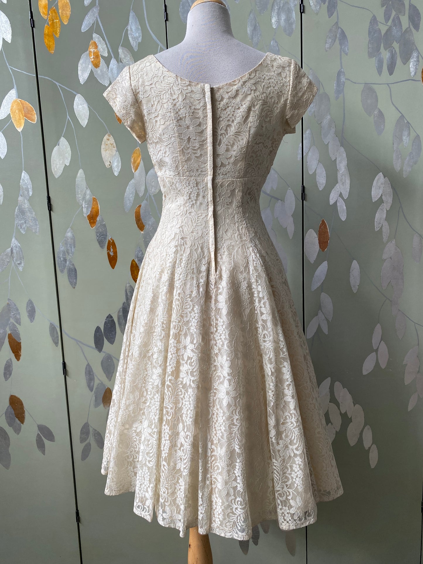 Vintage 1950s Cream Lace Cocktail Dress with Embellished Bodice, B34"