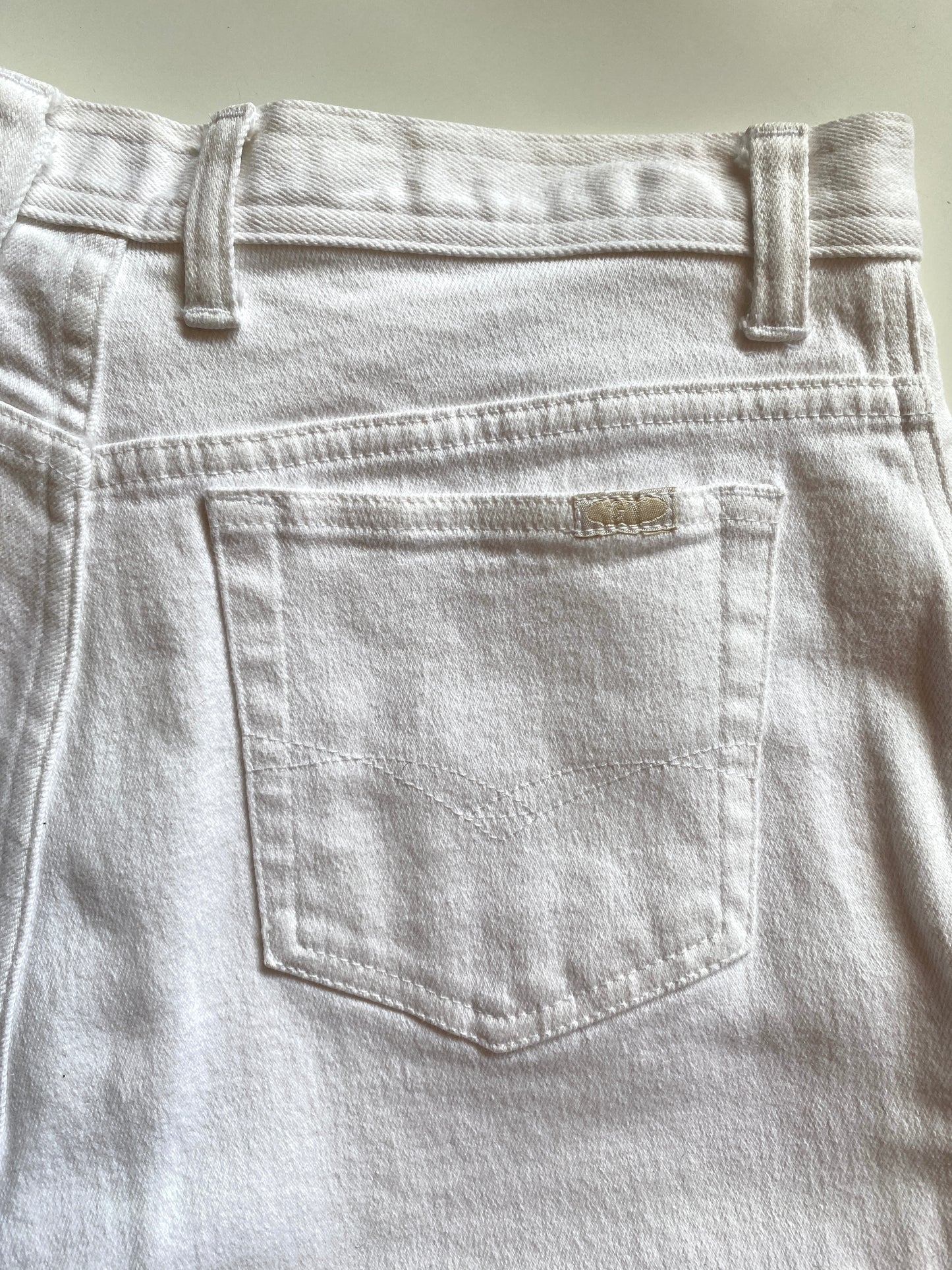 Vintage 1980s White Cotton Denim Gloria Vanderbilt Tapered Jeans, W30