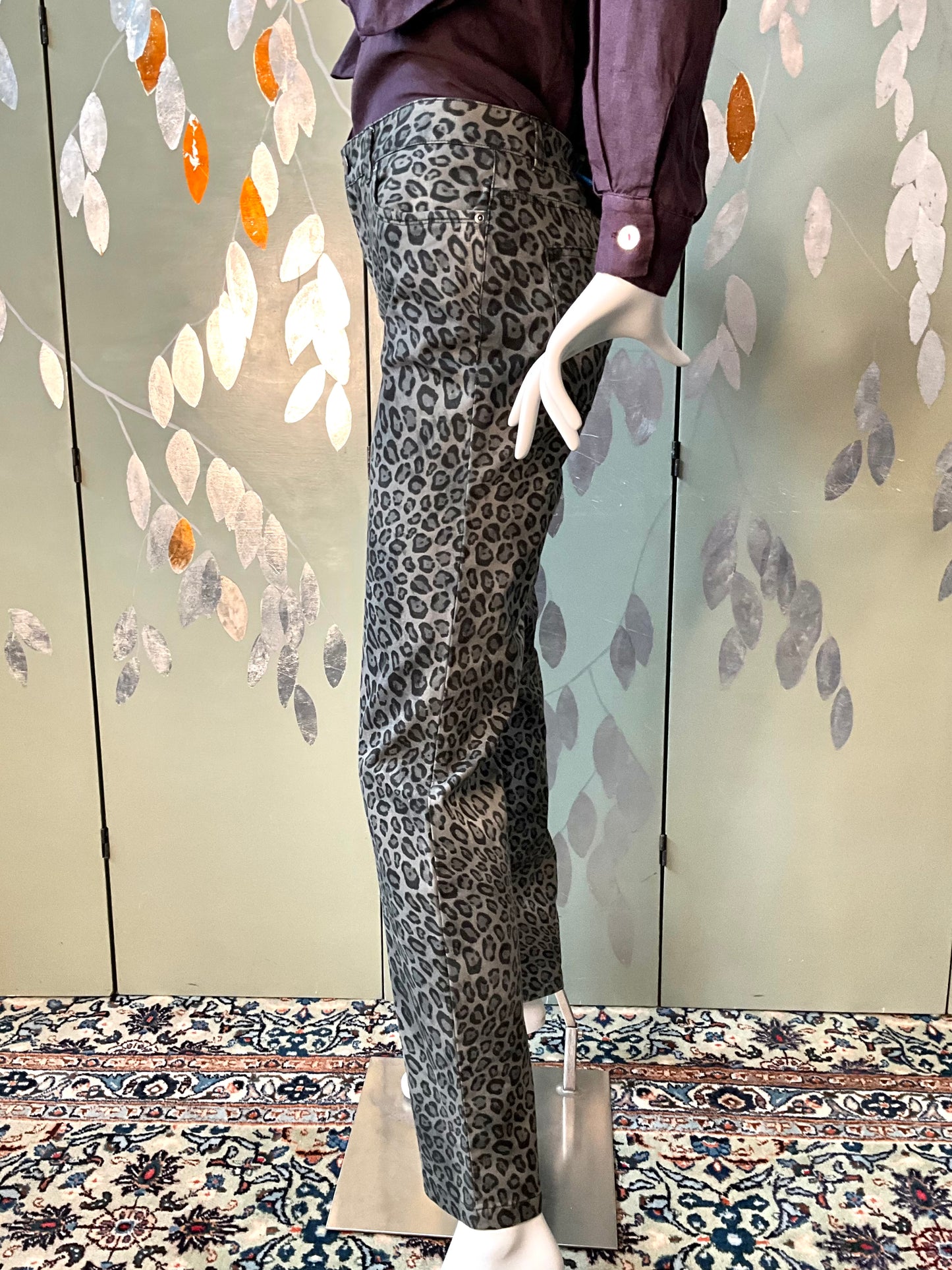 Vintage 2000s Jones New York Grey Leopard Print Straight Jeans, W33