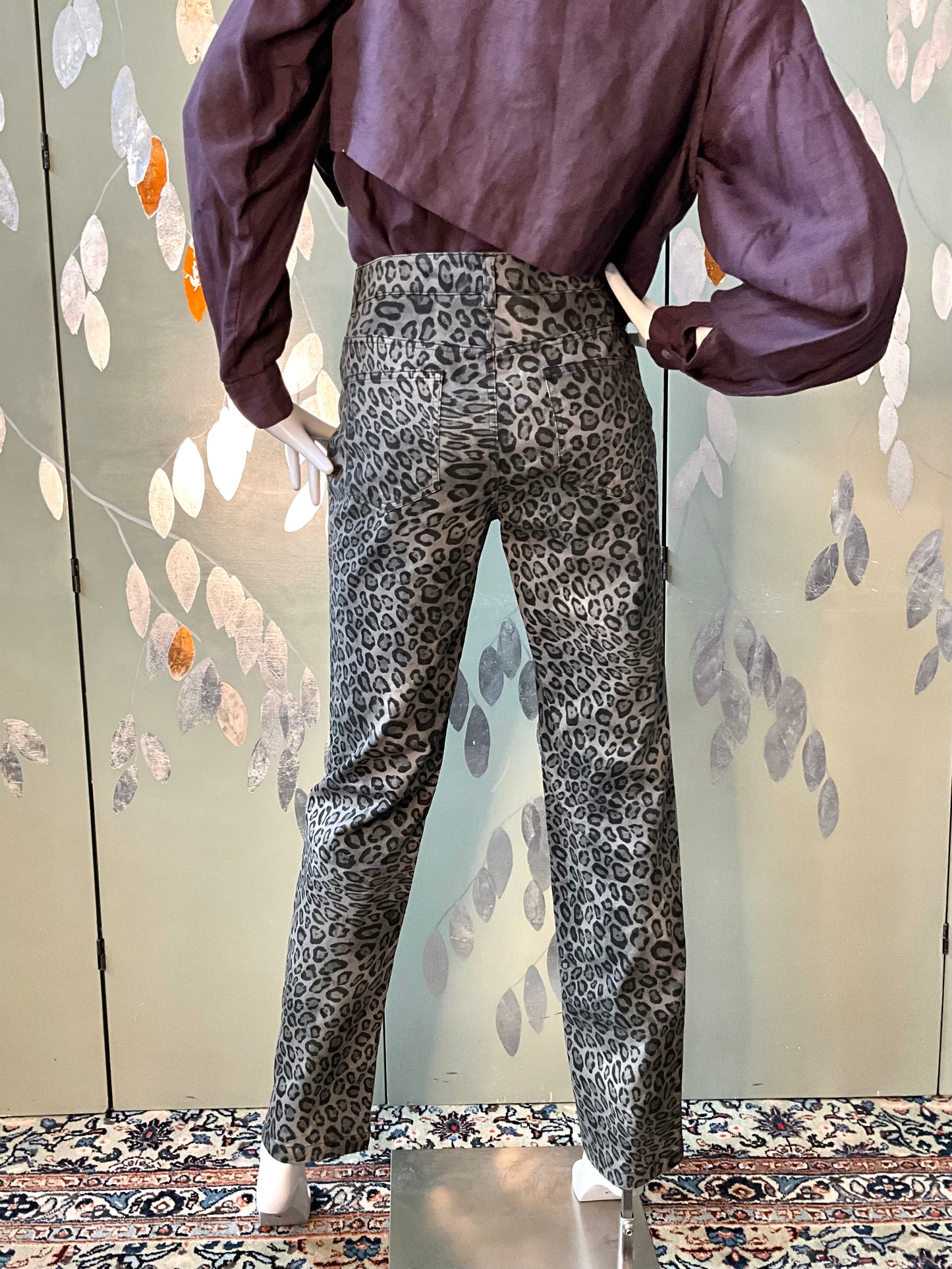 Vintage 2000s Jones New York Grey Leopard Print Straight Jeans, W33