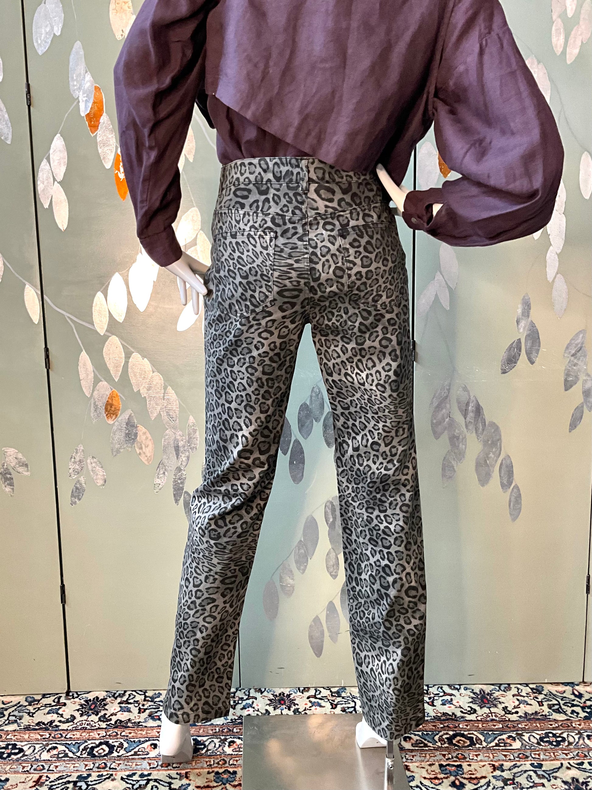 Vintage 2000s Jones New York Grey Leopard Print Straight Jeans, W33