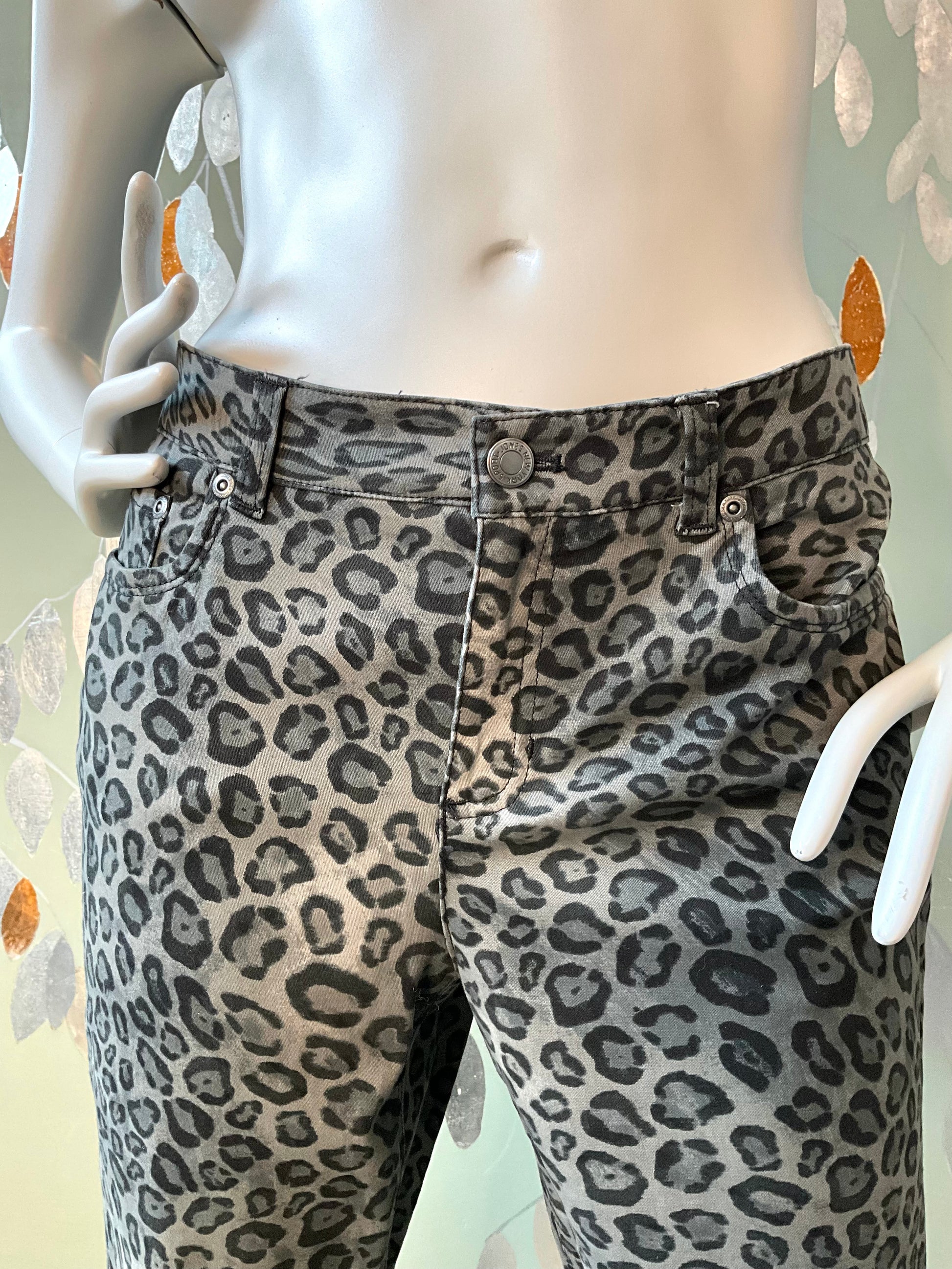 Vintage 2000s Jones New York Grey Leopard Print Straight Jeans, W33