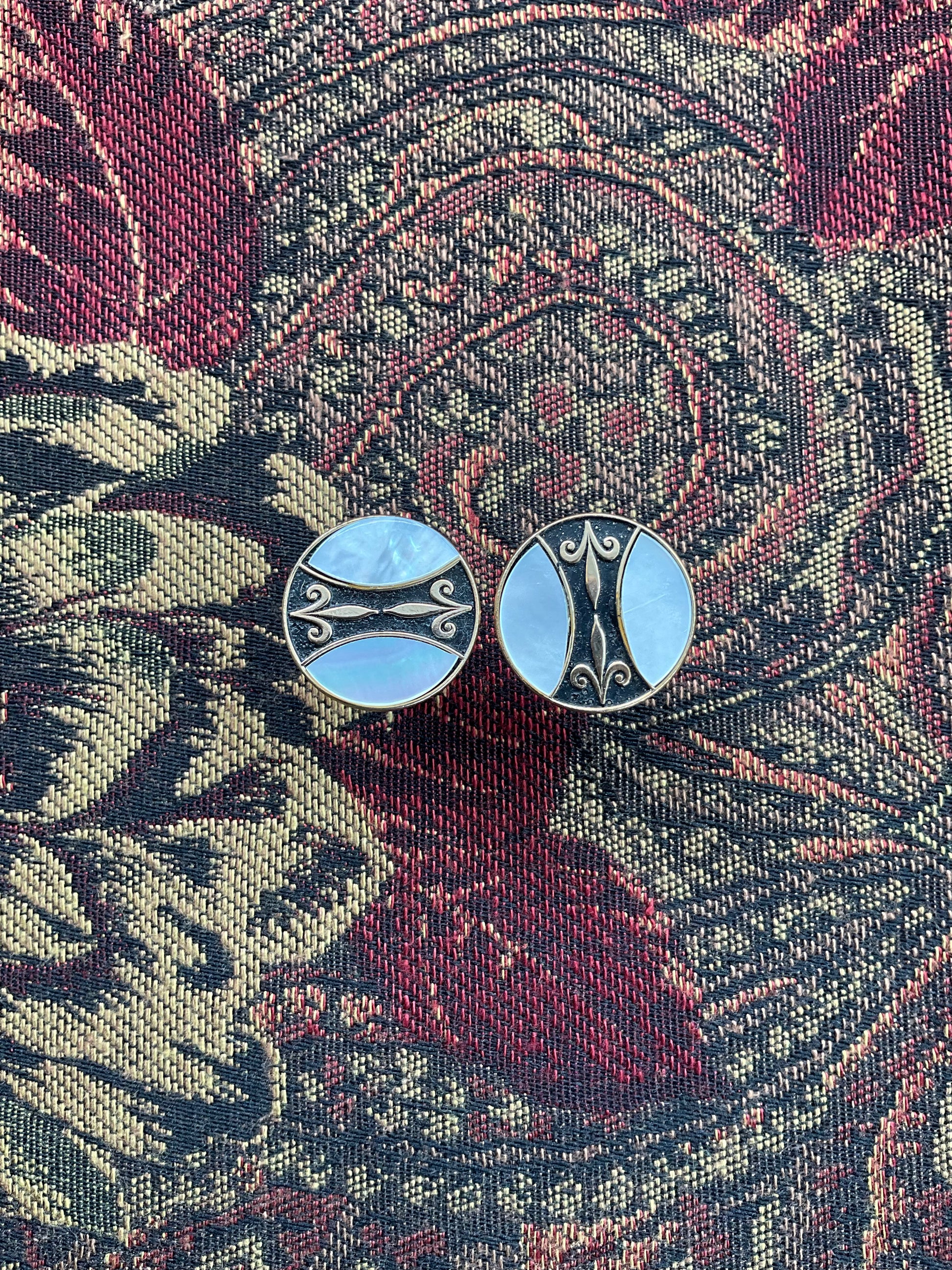 Vintage 1960s Round Mother of Pearl Gold Tone Cufflinks 