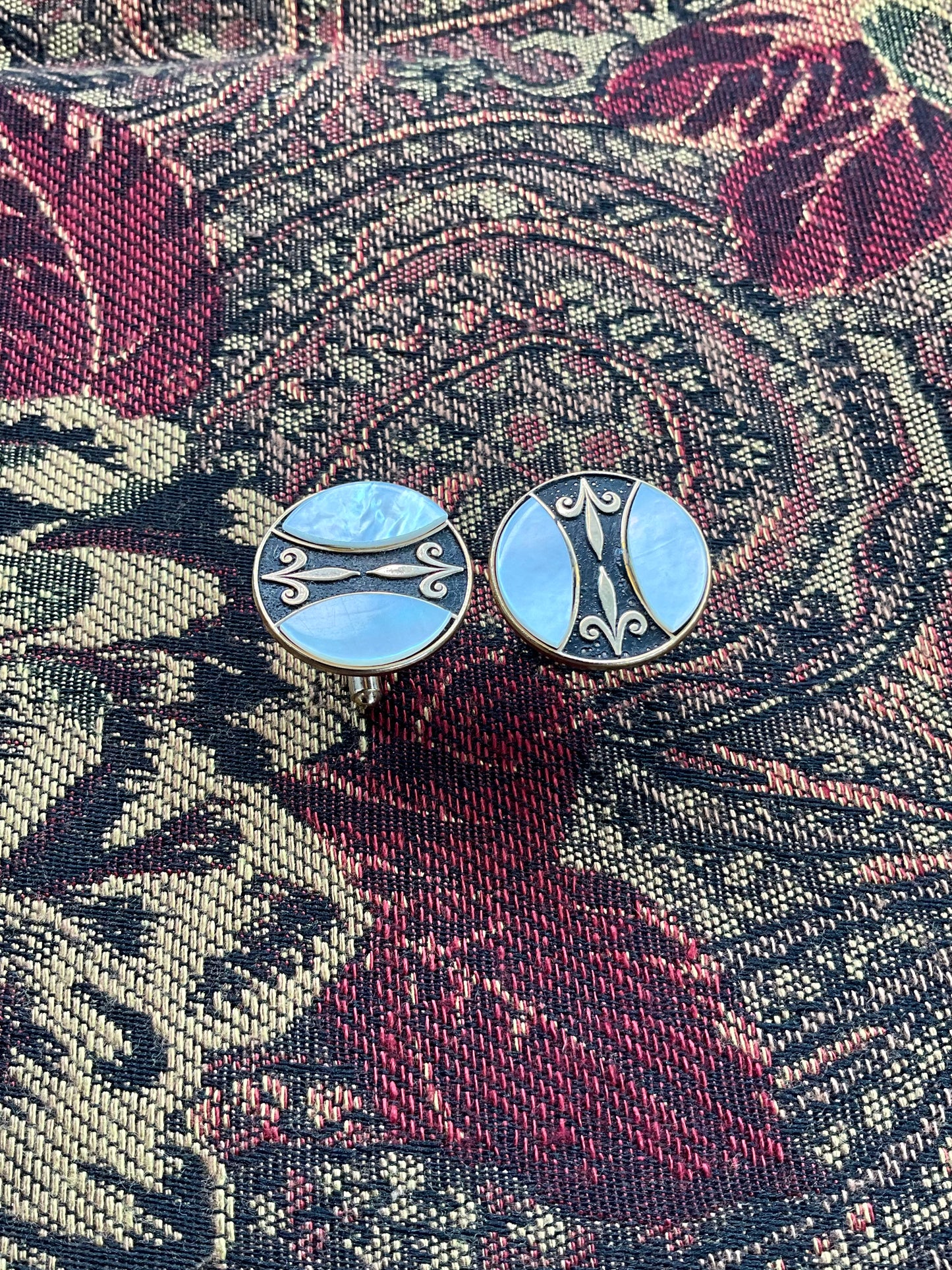 Vintage 1960s Round Mother of Pearl Gold Tone Cufflinks 