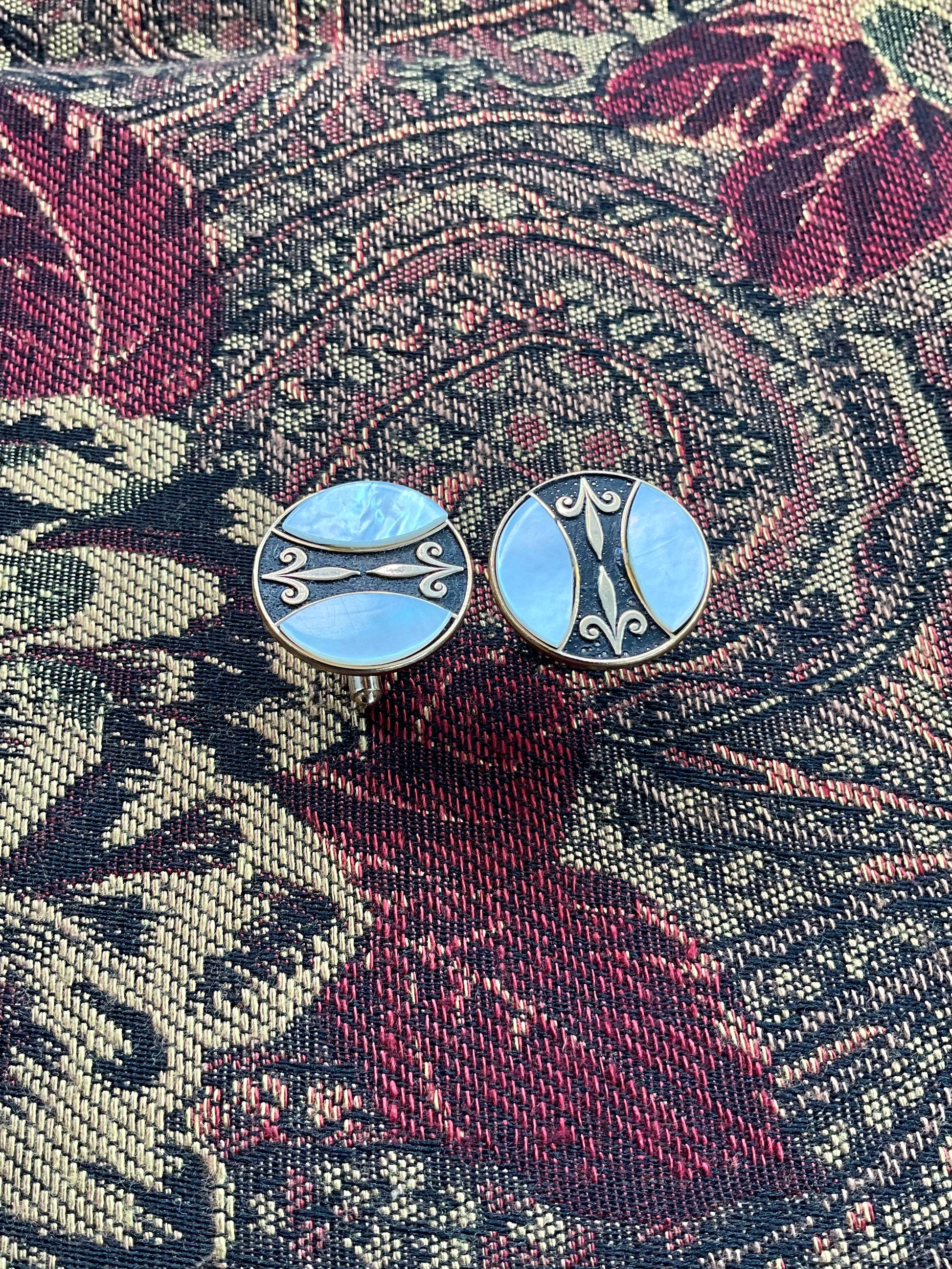 Vintage 1960s Round Mother of Pearl Gold Tone Cufflinks 