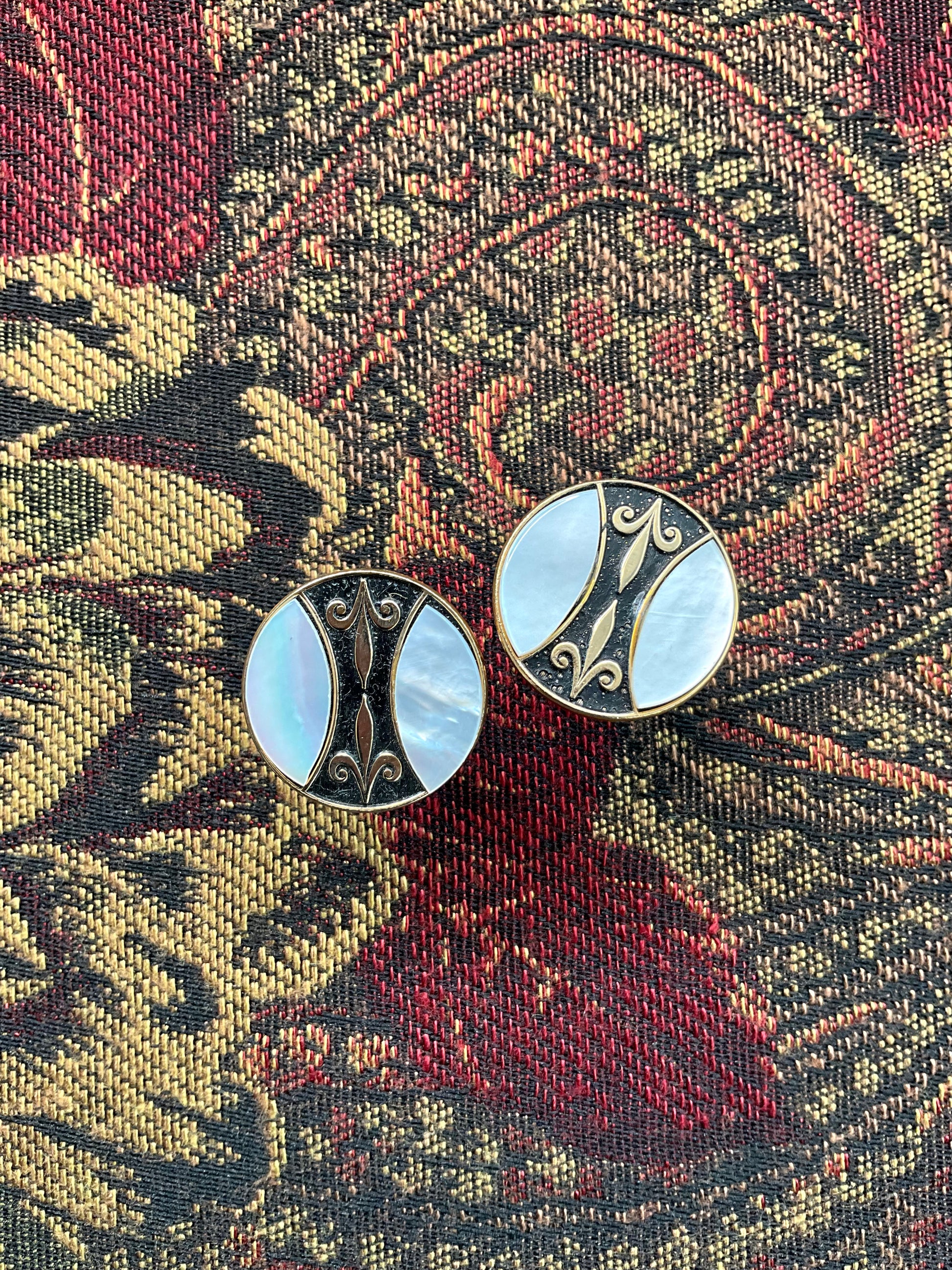 Vintage 1960s Round Mother of Pearl Gold Tone Cufflinks 