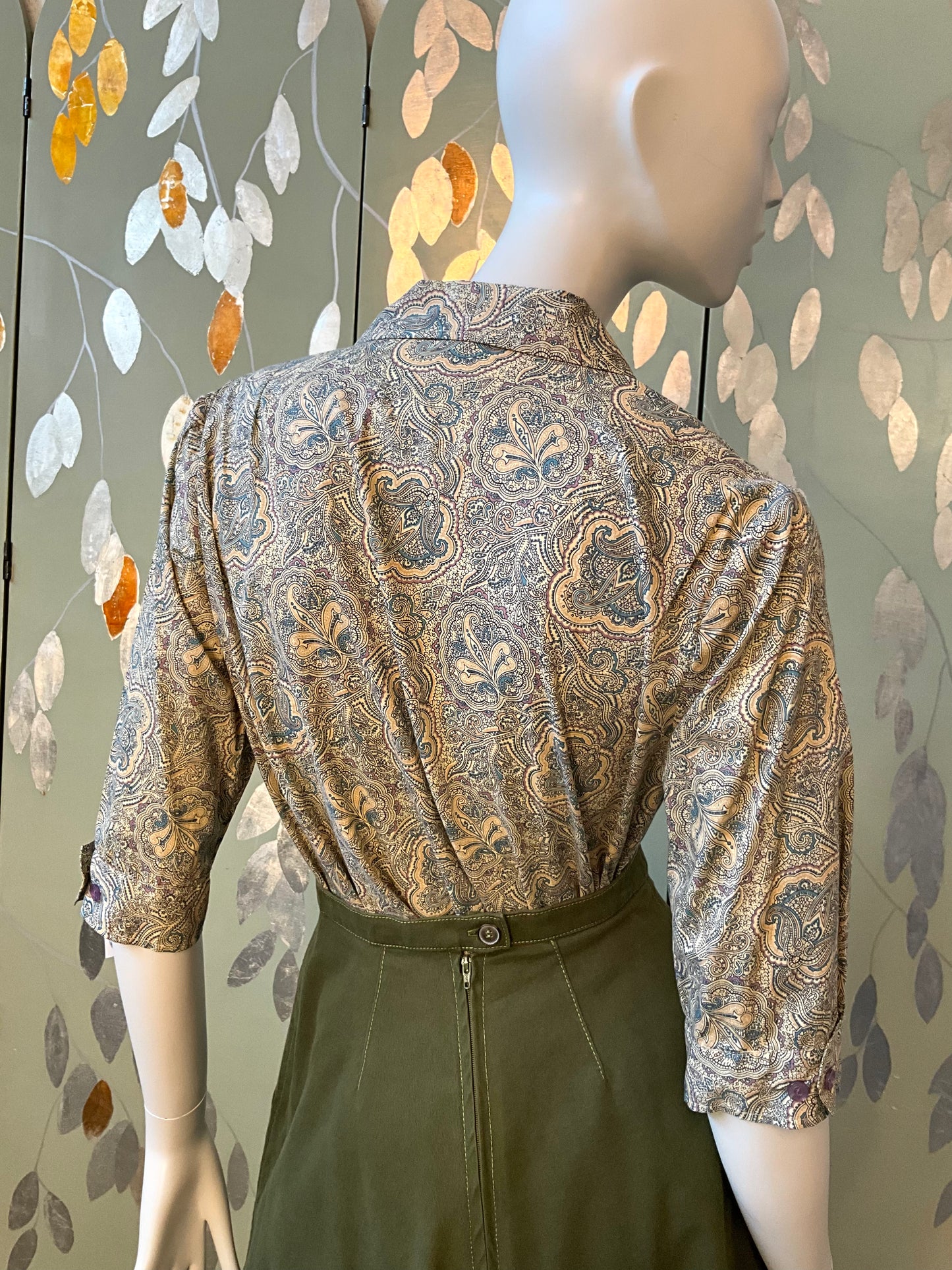 Reproduction 1970s Beige Blue Paisley 3/4 Sleeve Blouse, Medium 