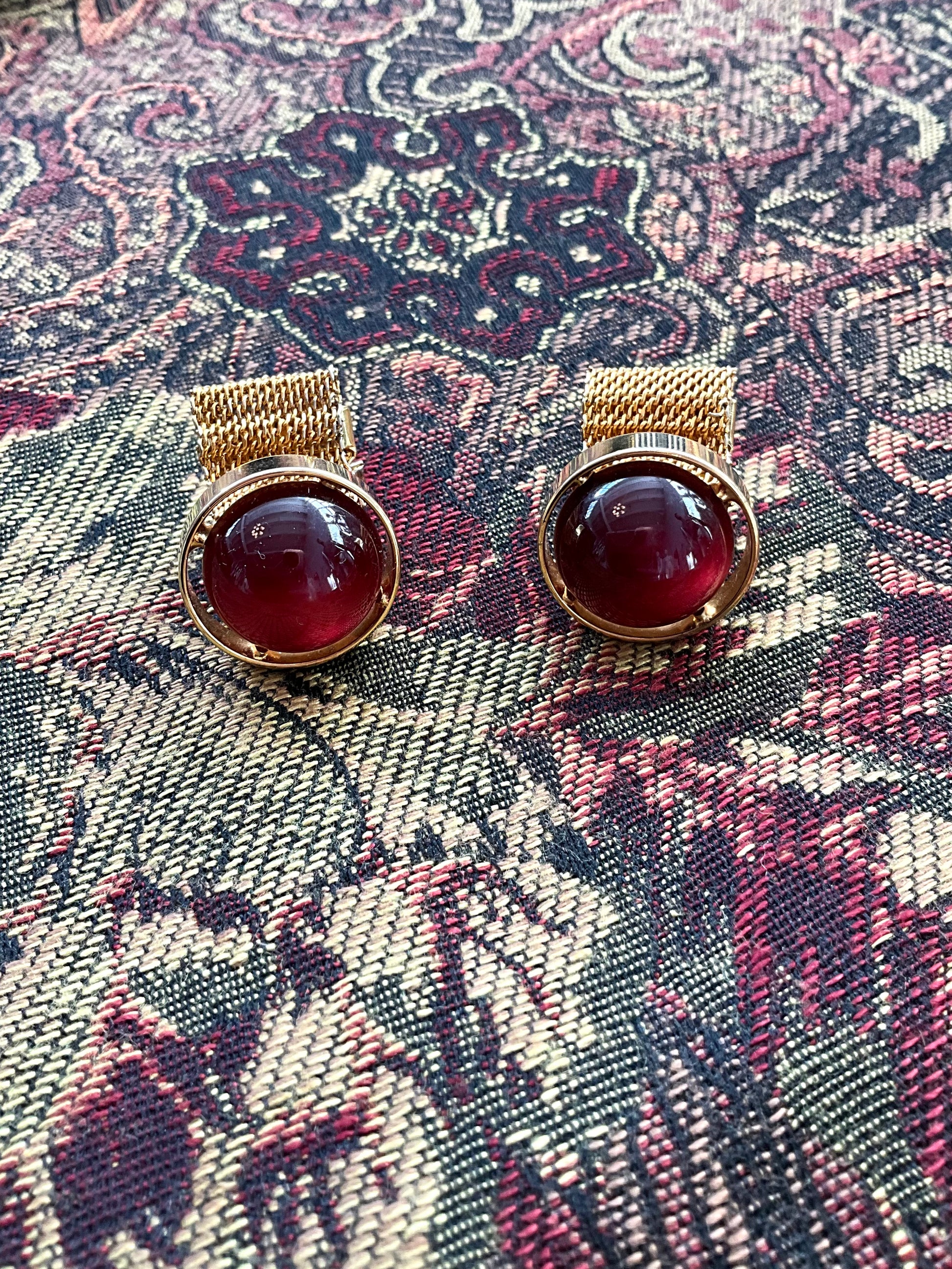 Vintage 1970s Gold Tone Round Cufflinks with Red Cabochon Stones and Mesh Wrap 
