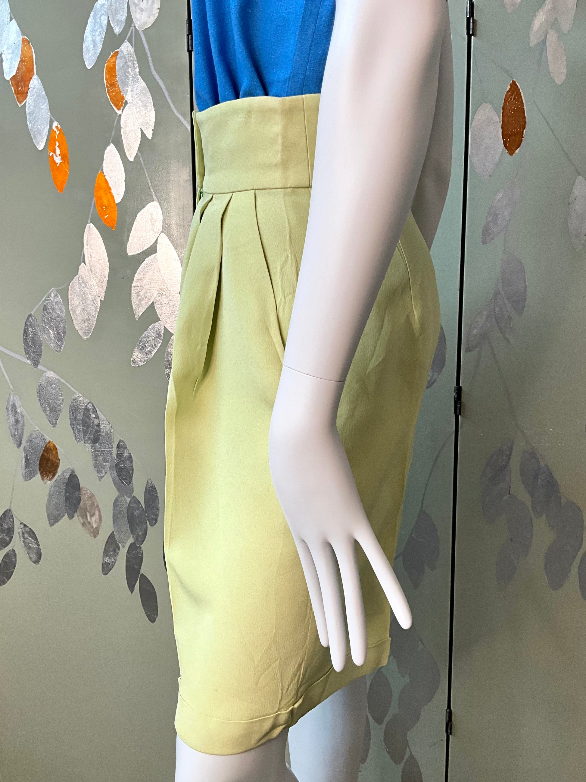 Vintage 1980s Sunny Choi Pale Green Wide Leg Pleated Bermuda Shorts, Small 