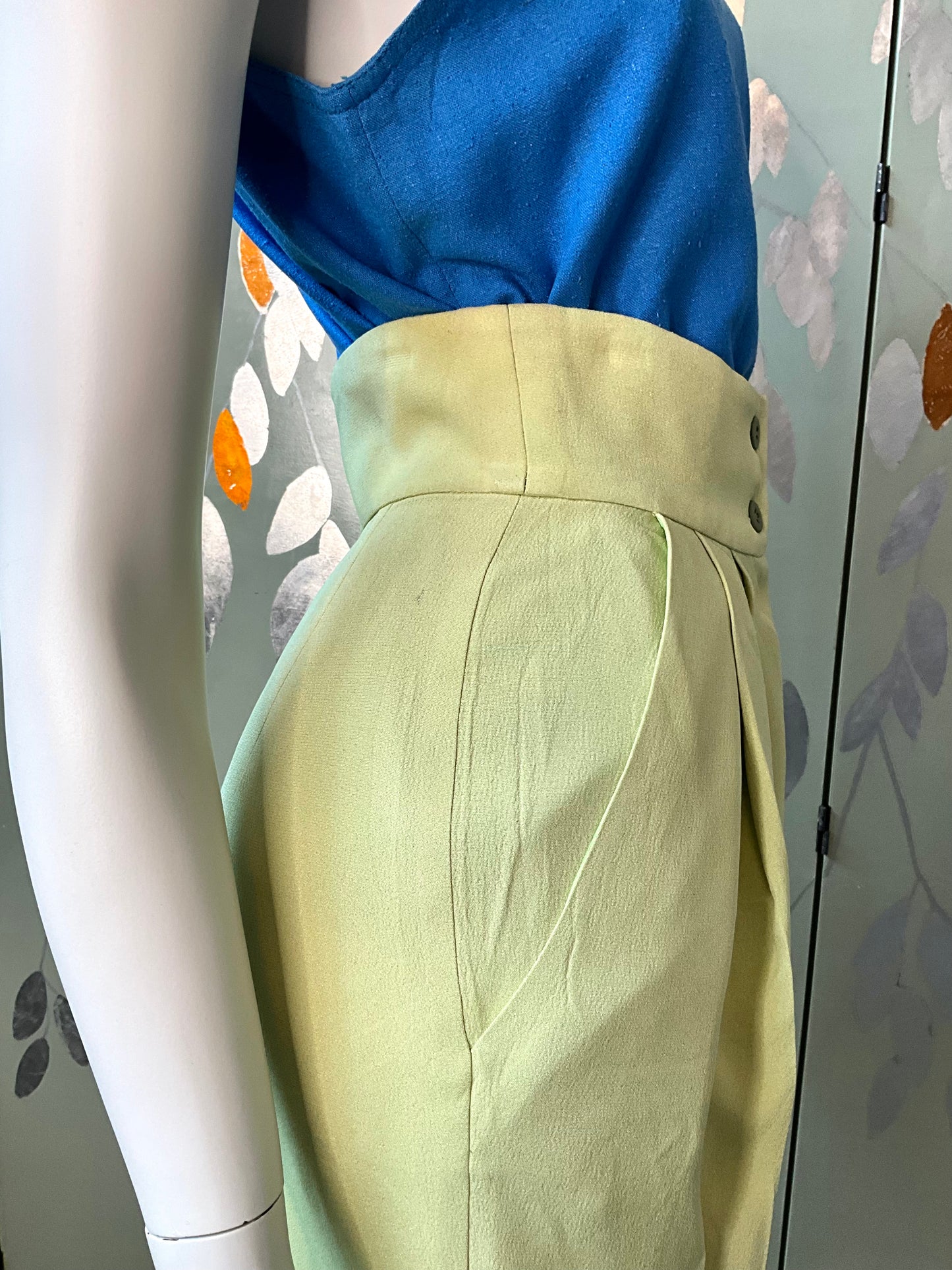 Vintage 1980s Sunny Choi Pale Green Wide Leg Pleated Bermuda Shorts, Small 