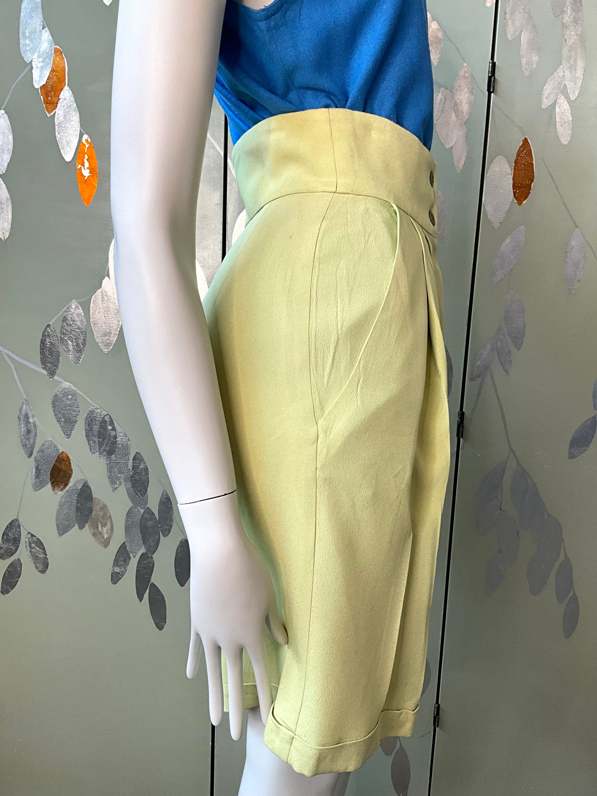 Vintage 1980s Sunny Choi Pale Green Wide Leg Pleated Bermuda Shorts, Small 