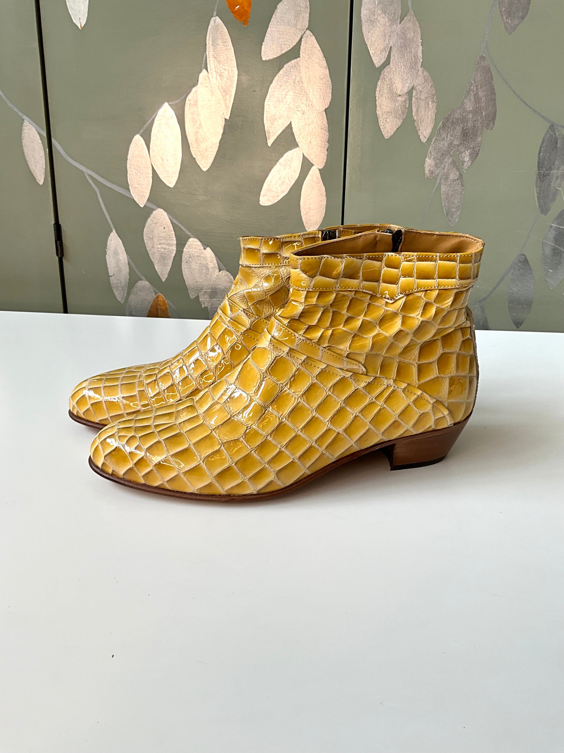Men's Yellow Crocodile Pattern Patent Leather Pointed Toe Ankle Chelse Ian Drummond Vintage Men's Yellow Crocodile Pattern Patent Leather Pointed Toe Ankle Chelse Ian Drummond Vintage