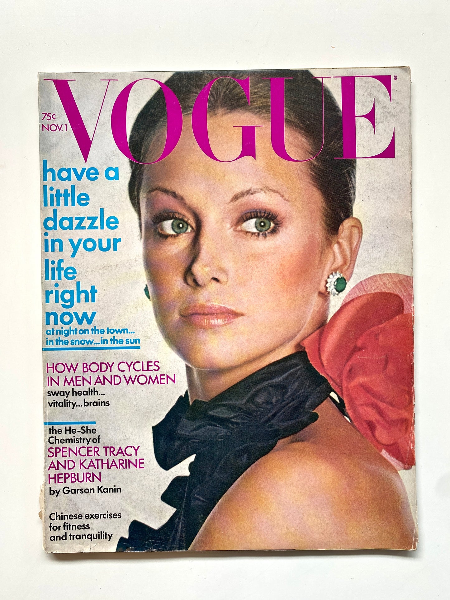 Vintage Vogue Magazine, Nov 1 1971, Karen Graham Cover 