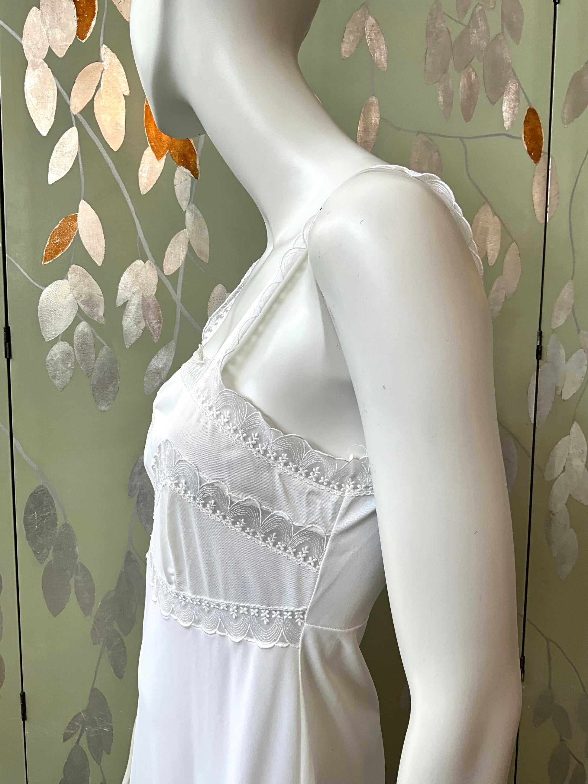 Vintage 1970s White Lace Trim Nightgown, XS/S 