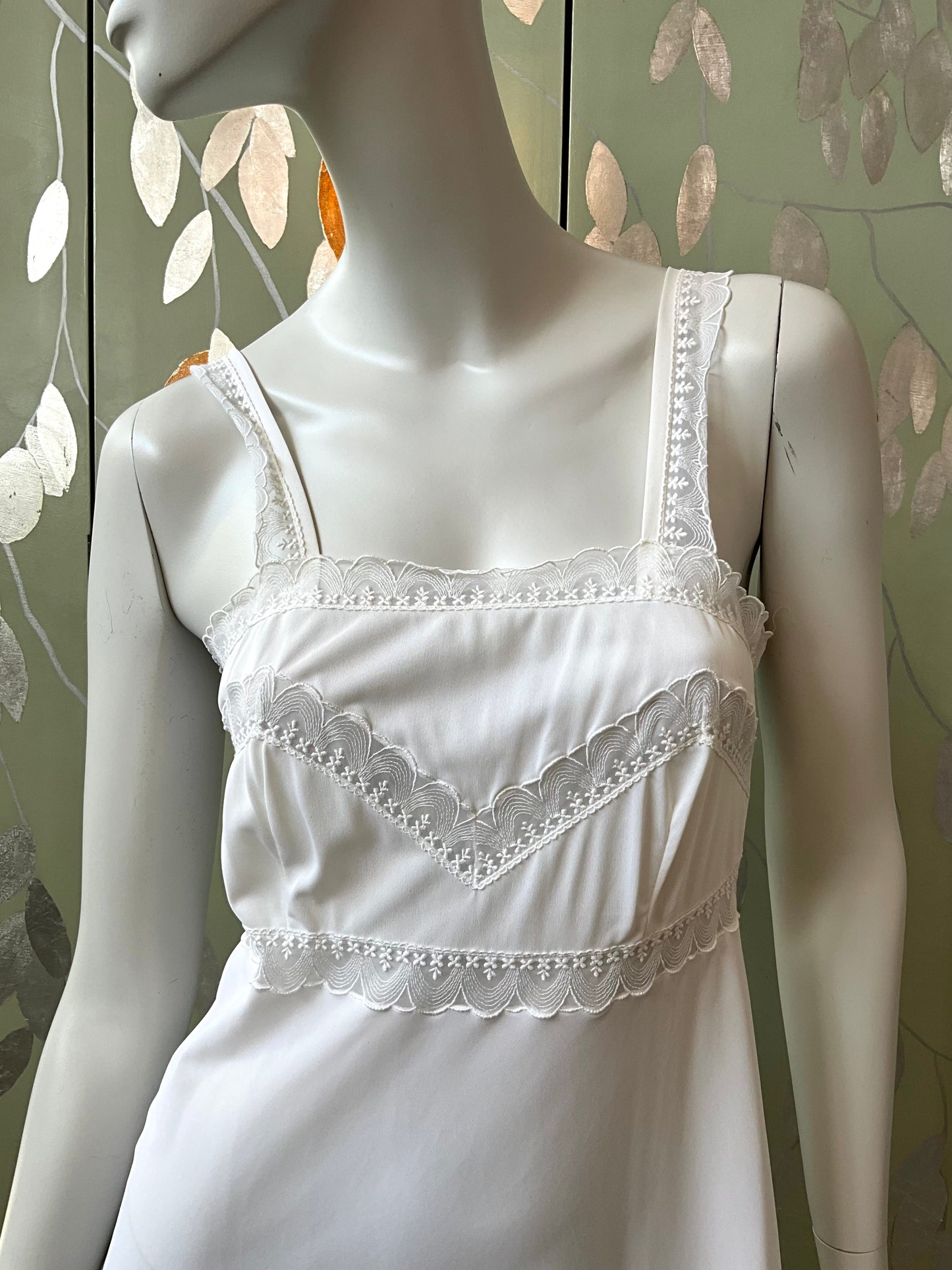Vintage 1970s White Lace Trim Nightgown, XS/S 