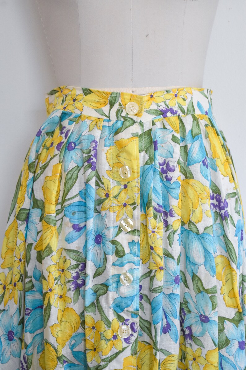 1950s j tiktiner blue and yellow floral print linen cotton blend skirt with button front, gathered waist