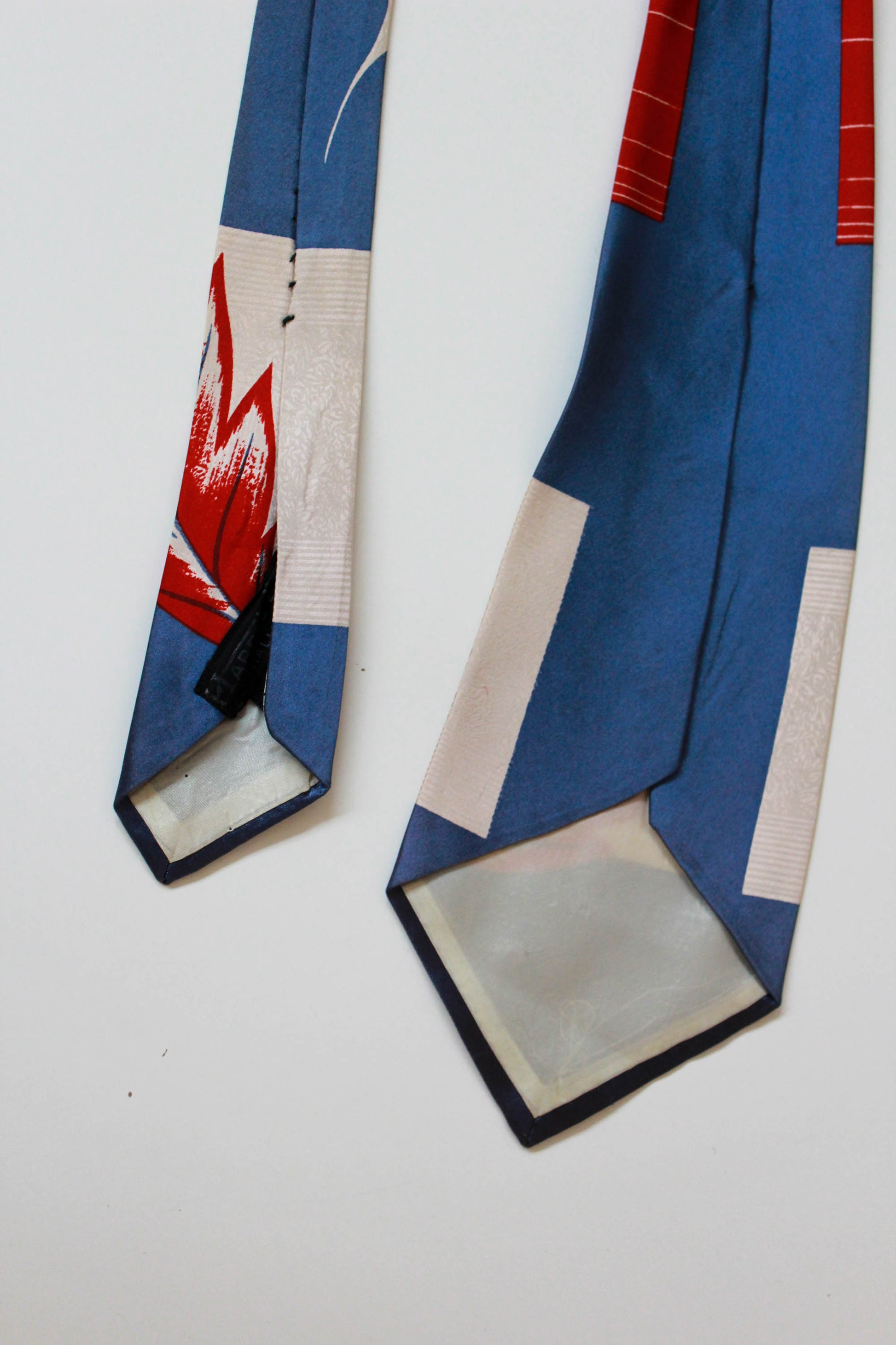 1940s rayon necktie blue, beige and red with large falling leaf pattern, by fashion craft, 1940s wide tongue bold look vintage tie