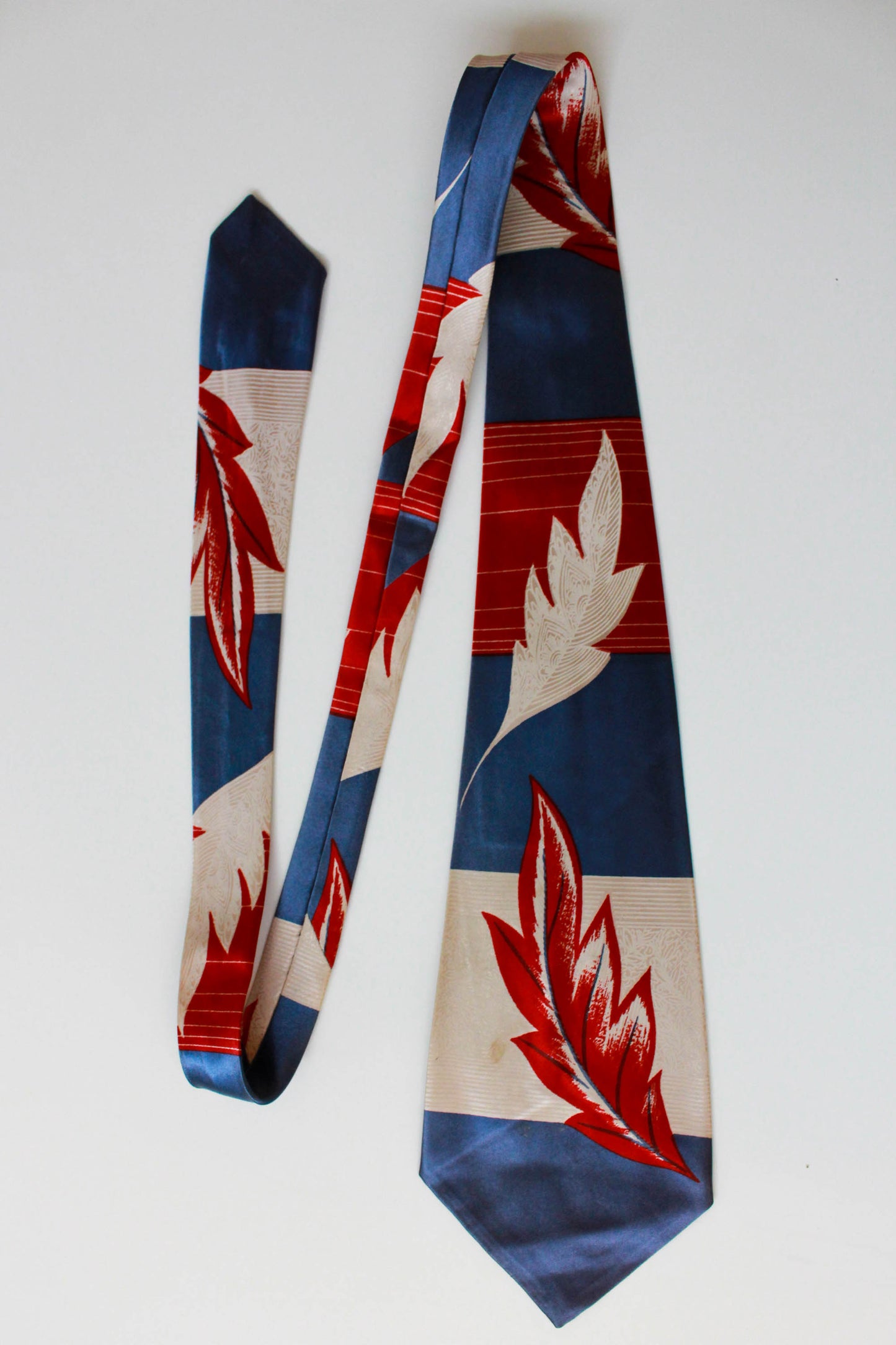 1940s rayon necktie blue, beige and red with large falling leaf pattern, by fashion craft, 1940s wide tongue bold look vintage tie