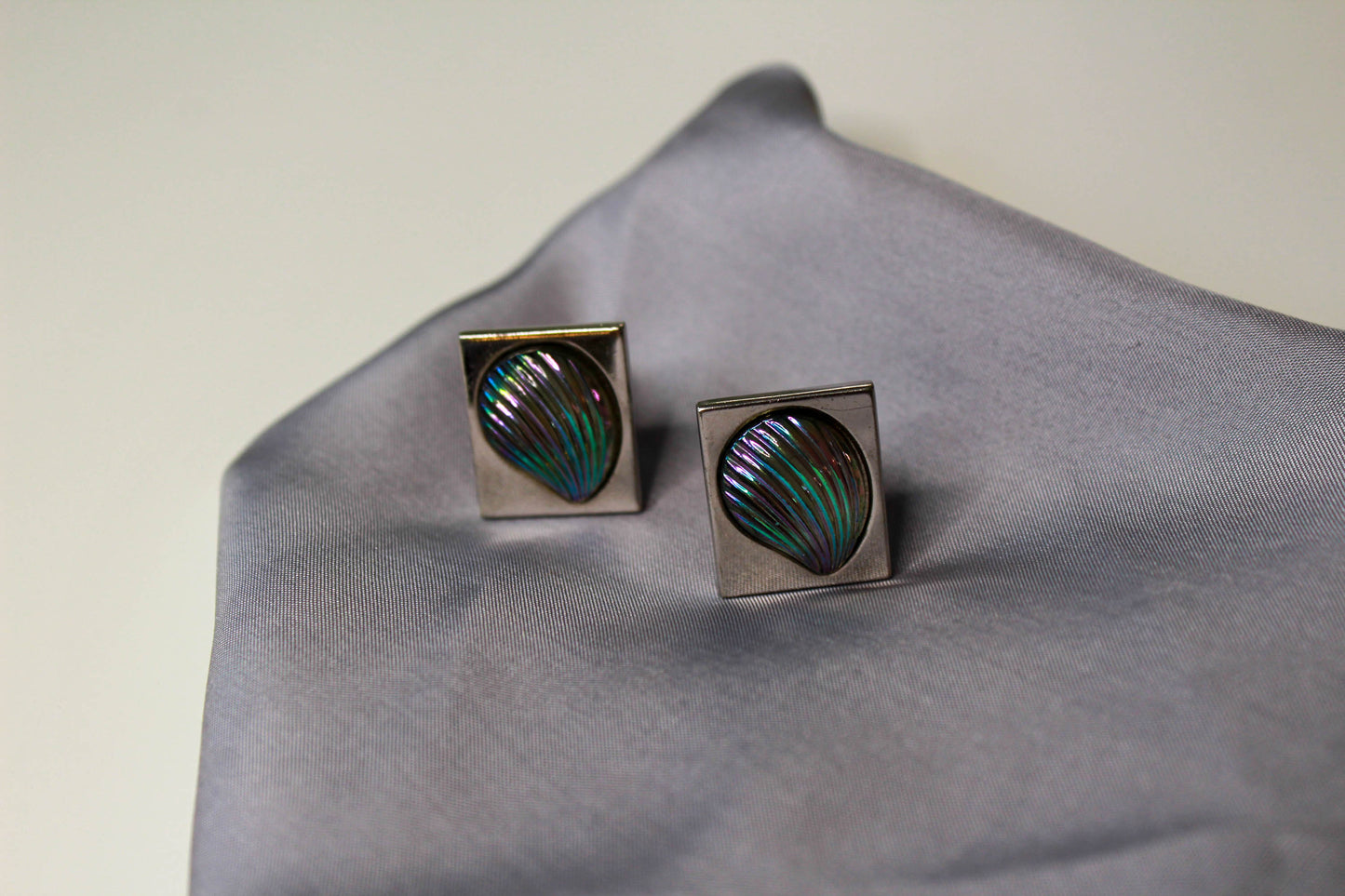 1970s seashell cufflinks blue green purple gradient glass against silver rectangle backs