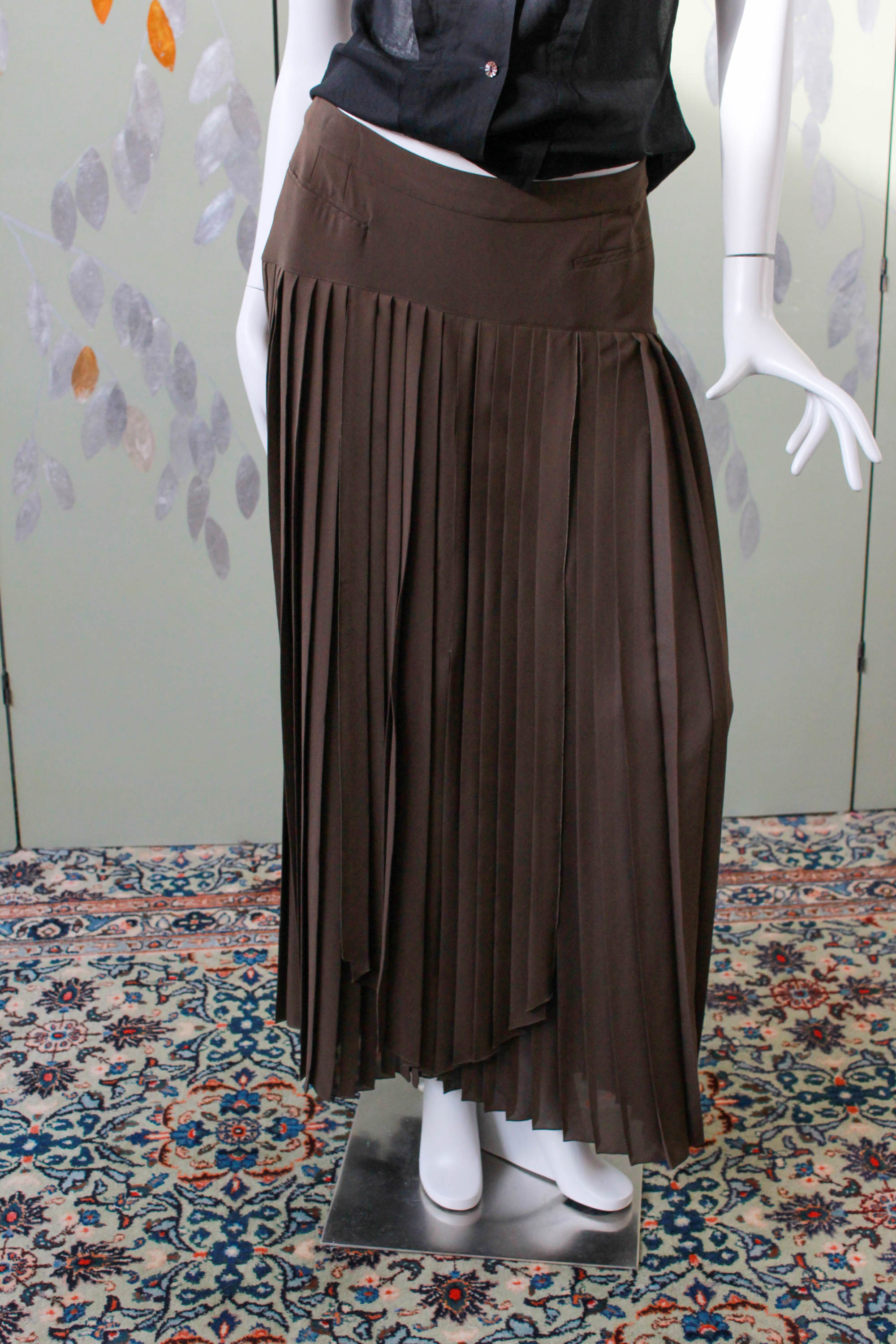 Pleated maxi hotsell skirt with pockets