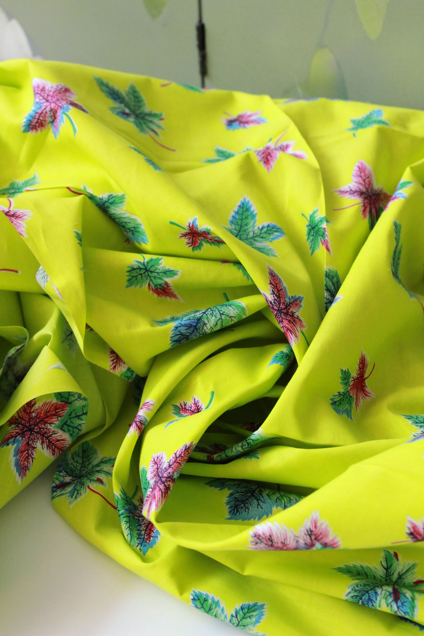 Vintage 1950s chartreuse Novelty Print Leaf Fabric, Bright Green Unique 1950s Fabric, 5.1 Yards