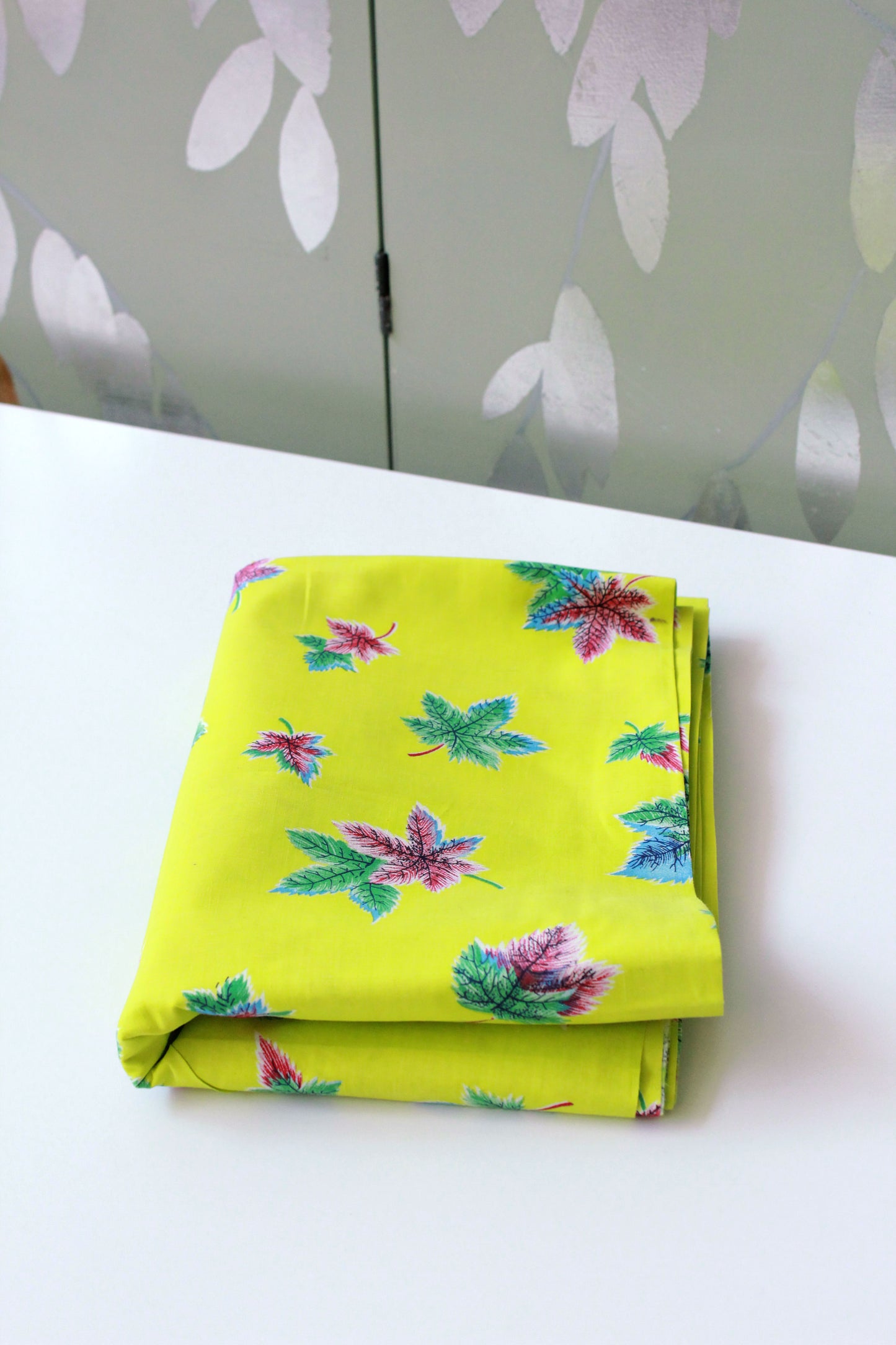 Vintage 1950s chartreuse Novelty Print Leaf Fabric, Bright Green Unique 1950s Fabric, 5.1 Yards