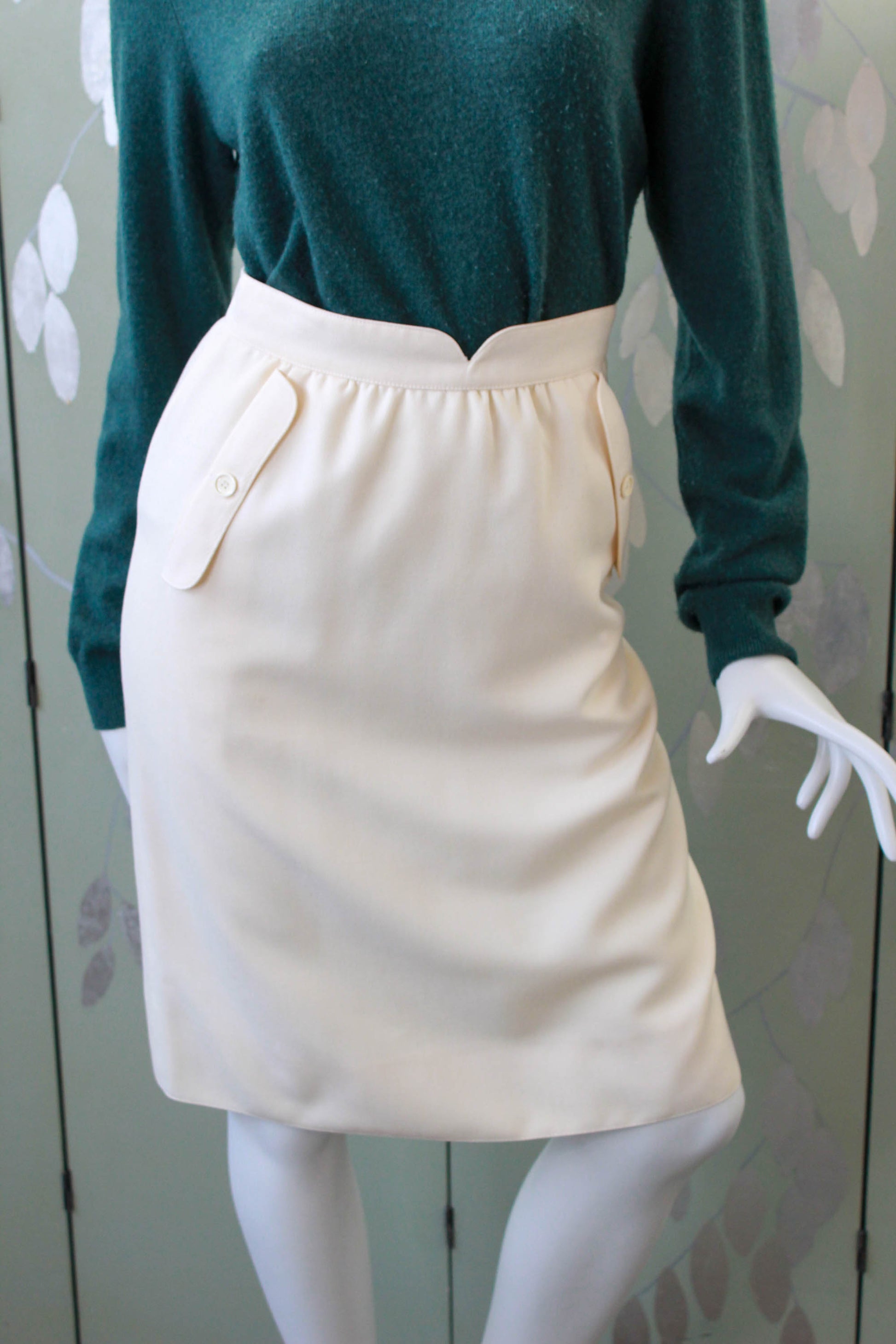 vintage courrèges cream wool pencil skirt with front flapped pockets, curved waistband with V cut out, mod 1960s style designer skirt made in france