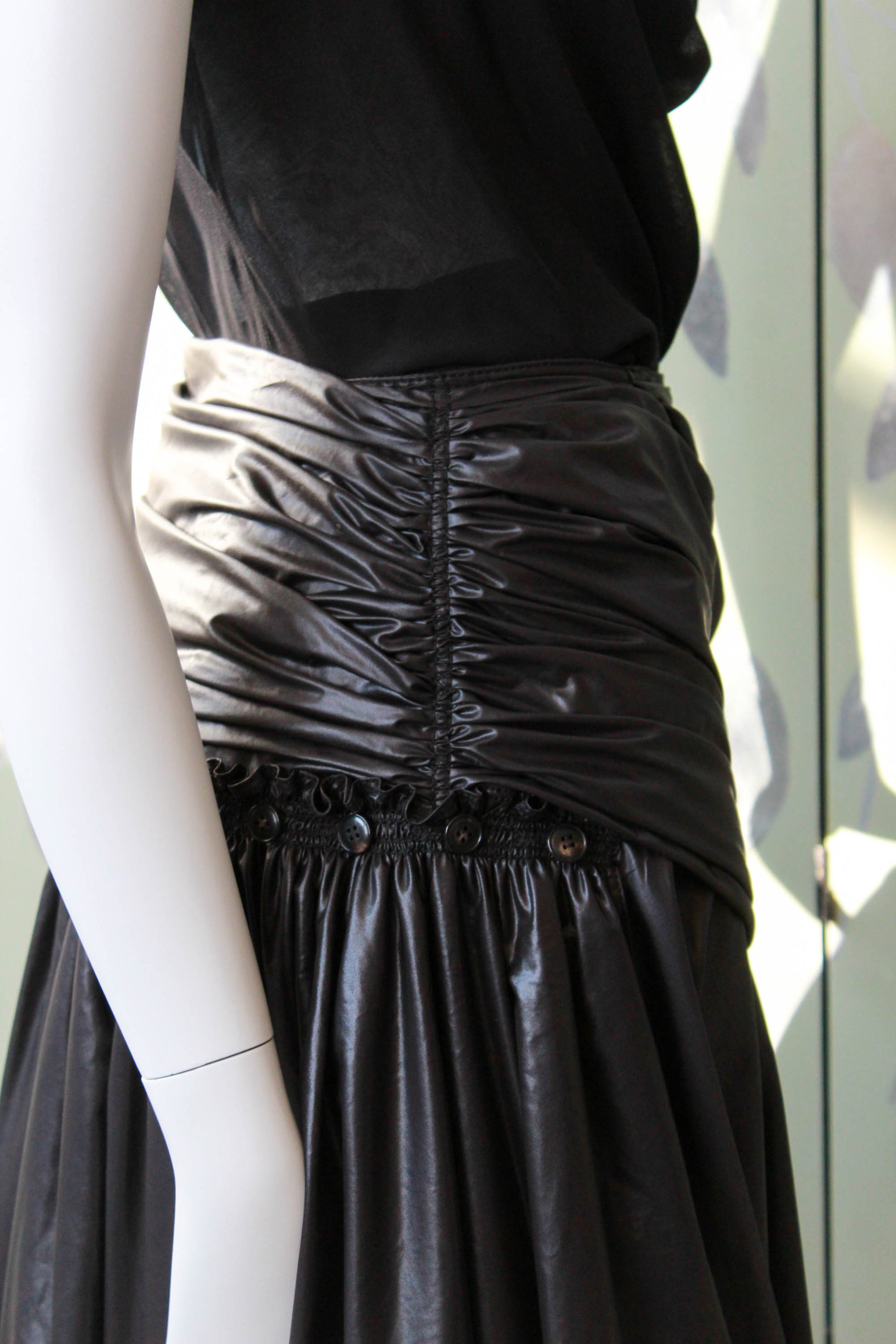 donna karan new york wet look leather look tiered gathered skirt black shiny with button detail